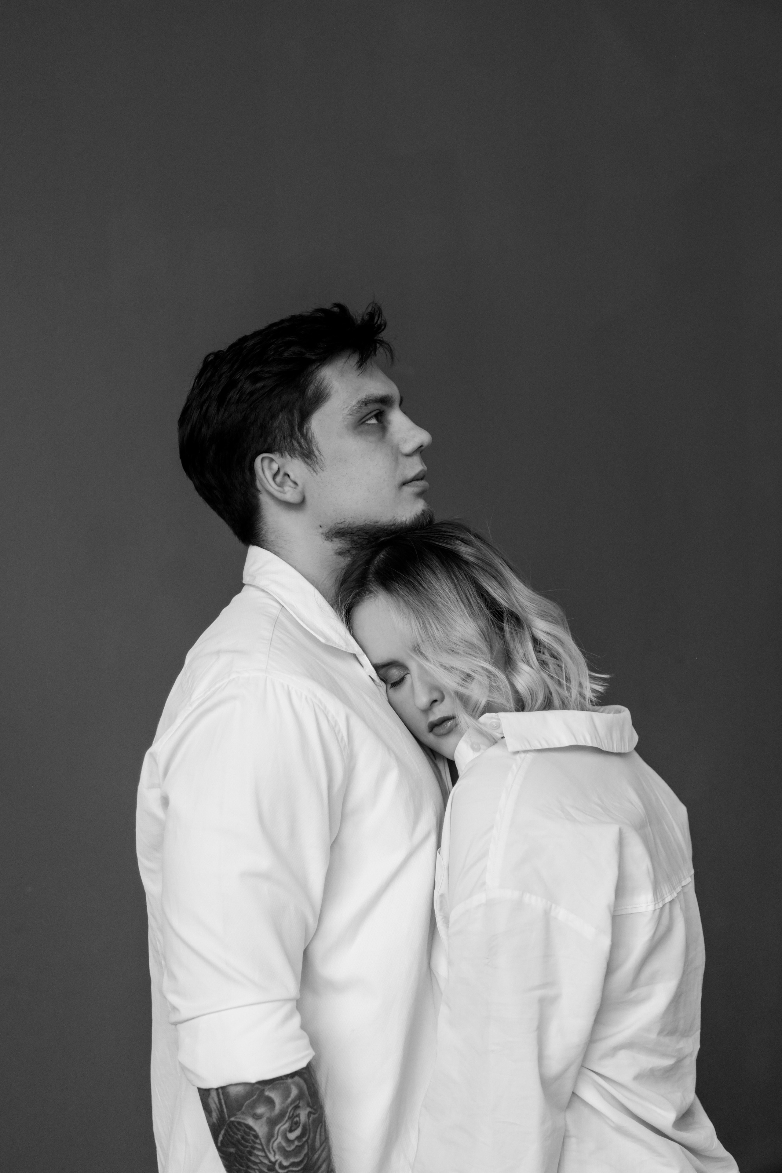 NEWLYWEDS. Lens Captures Life