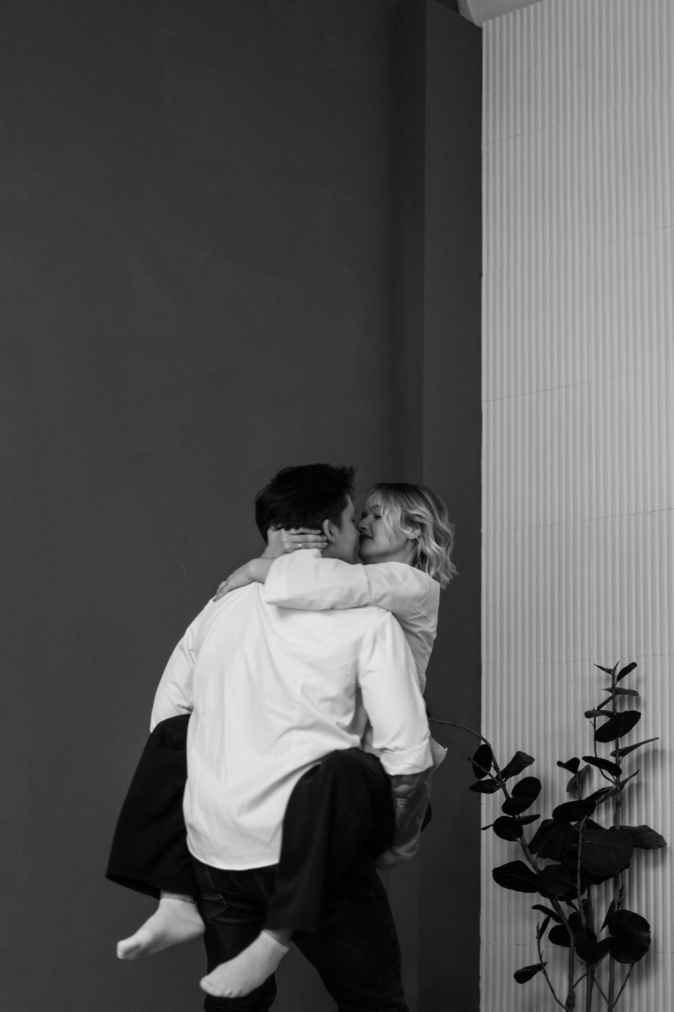 NEWLYWEDS. Lens Captures Life