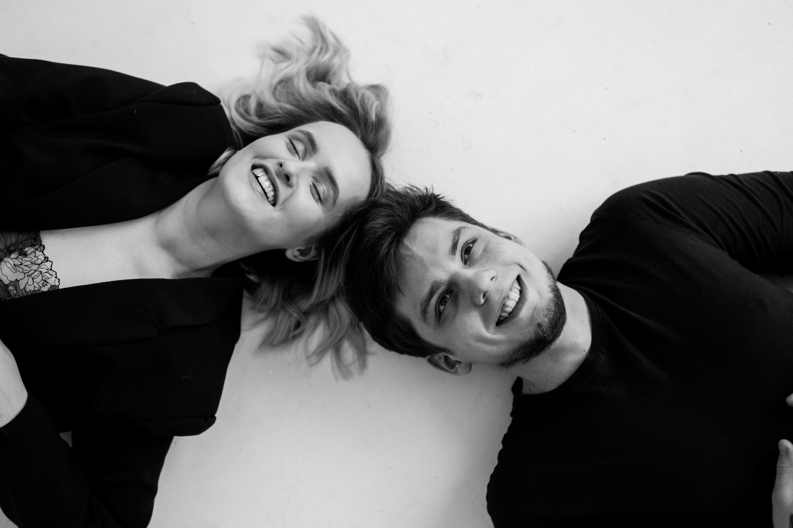 NEWLYWEDS. Lens Captures Life