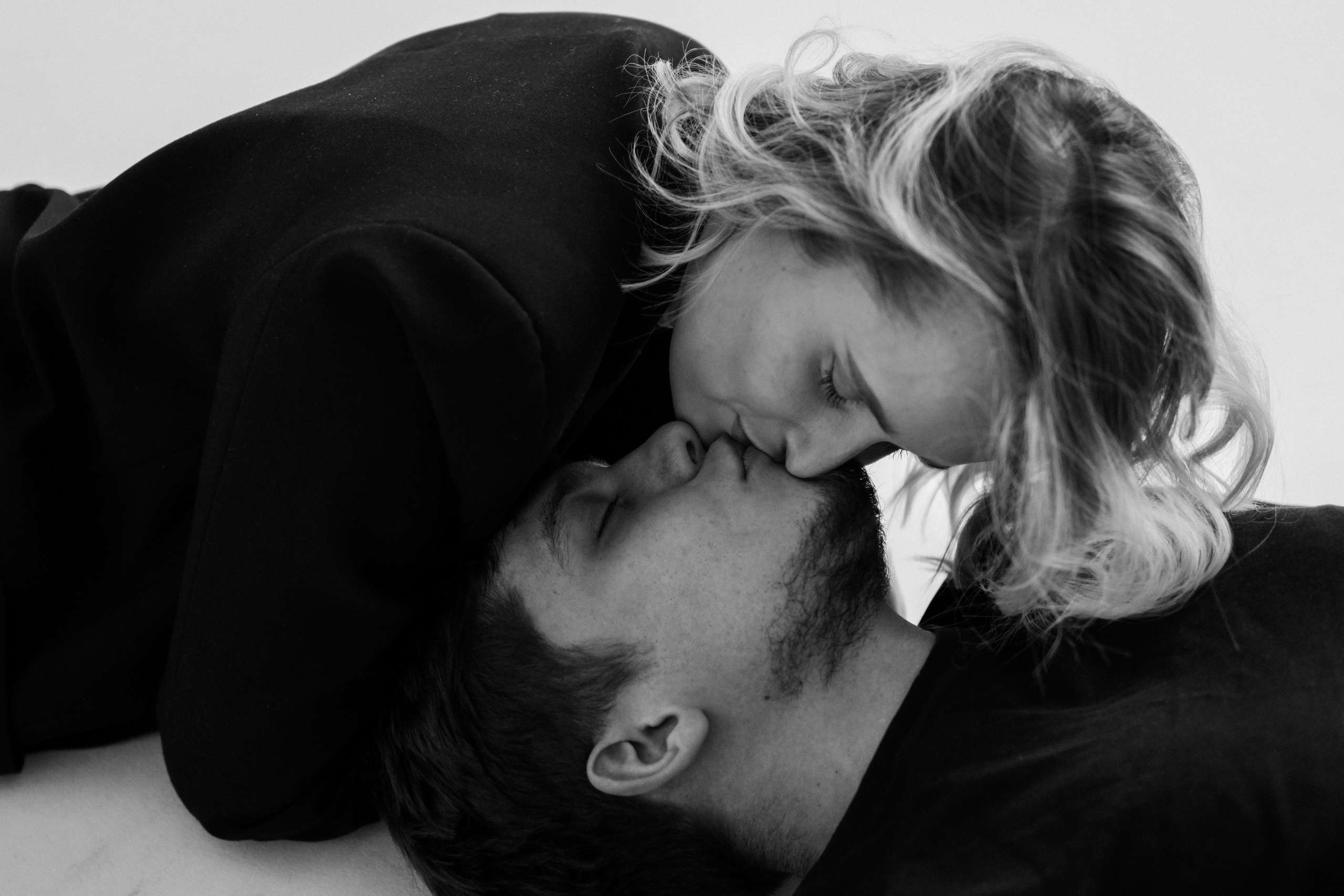 NEWLYWEDS. Lens Captures Life