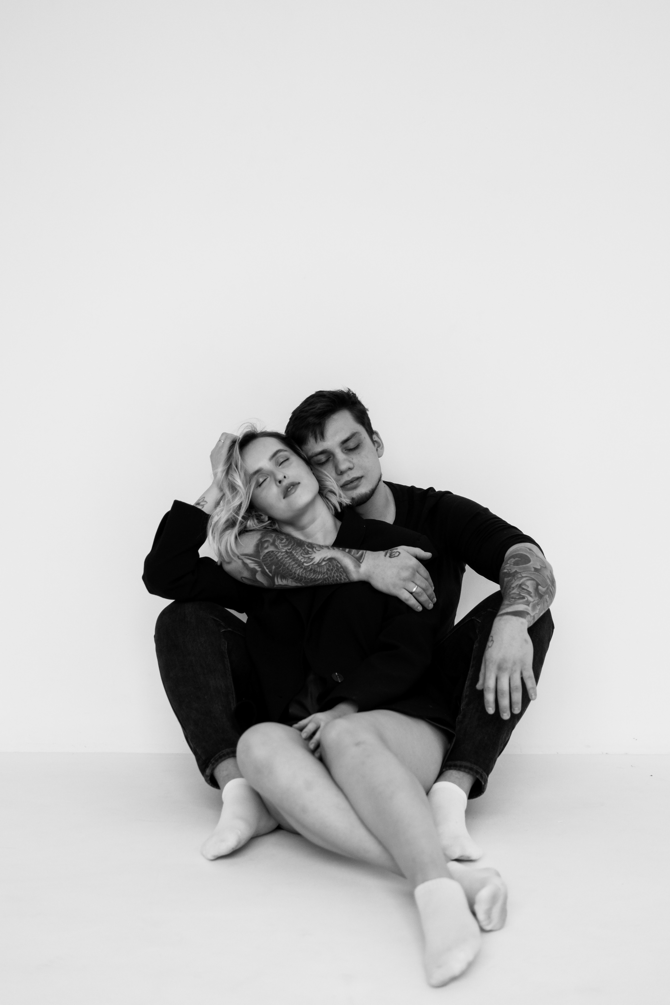 NEWLYWEDS. Lens Captures Life