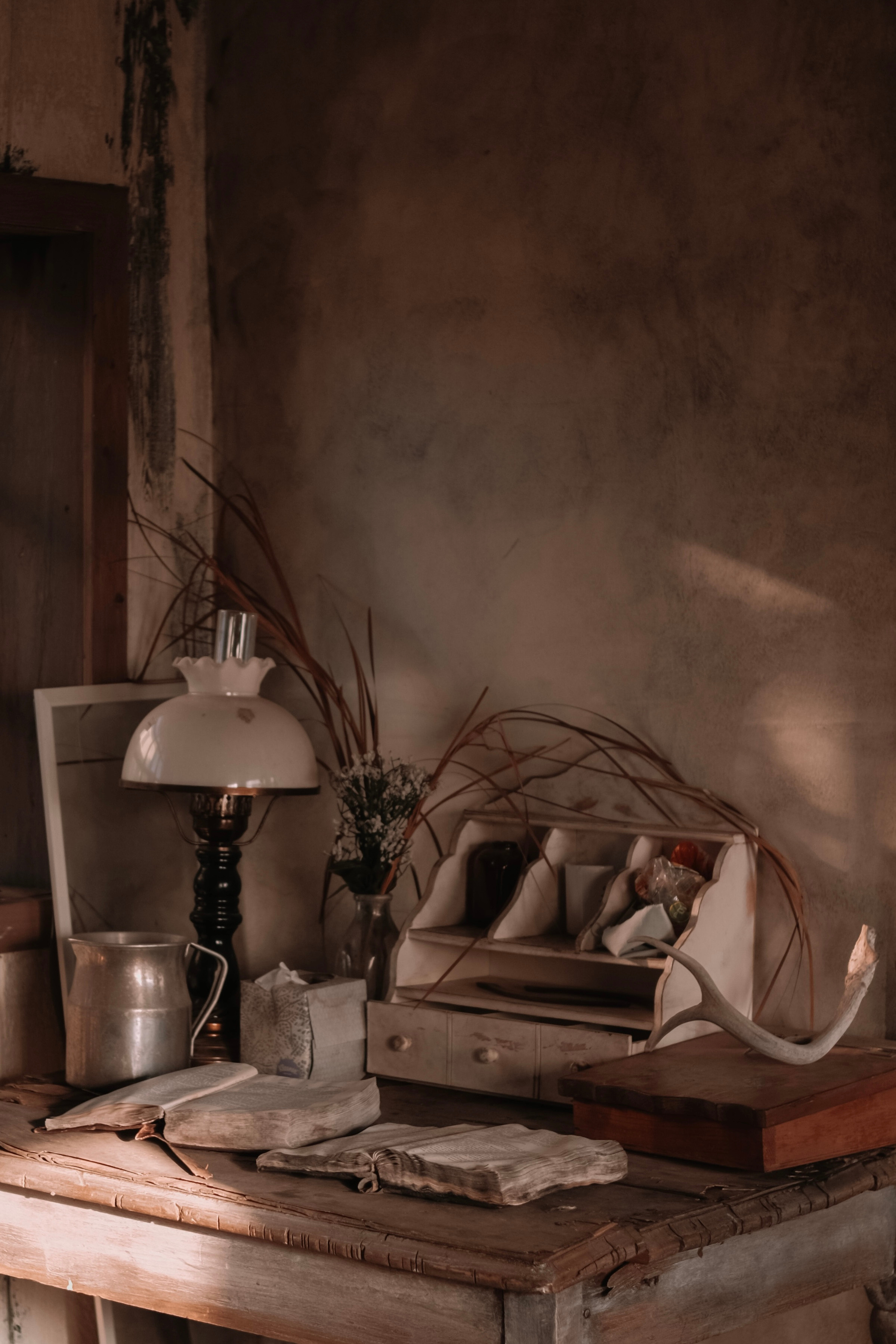 Interior. Lens Captures Life