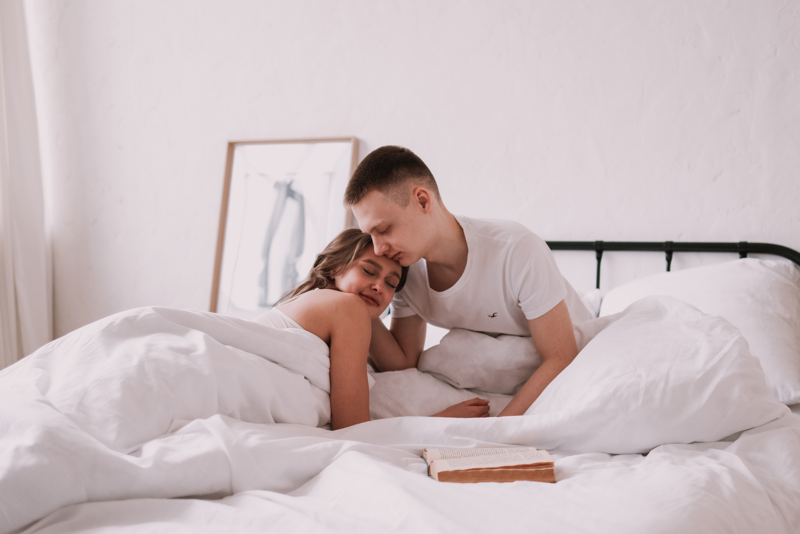 MORNING STORY. Lens Captures Life