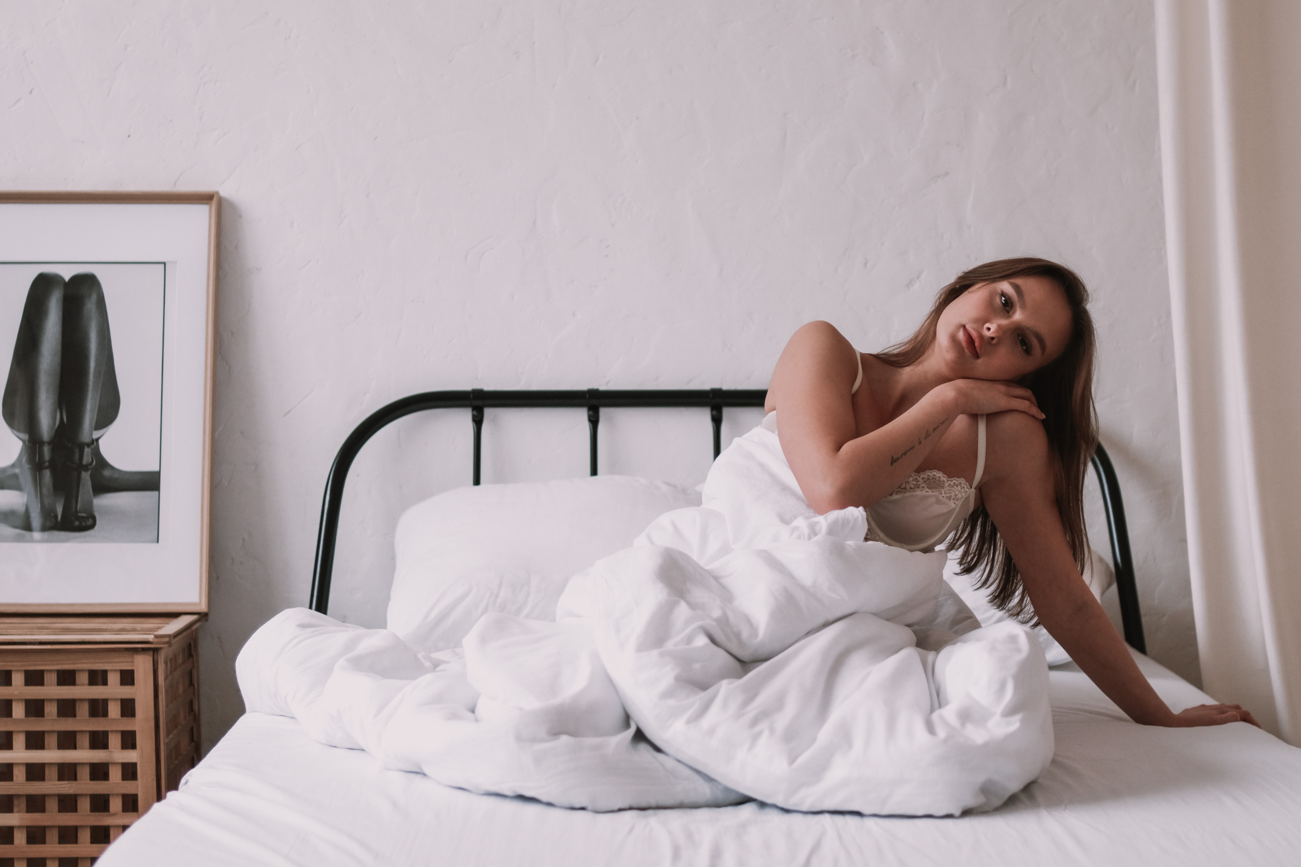 MORNING STORY. Lens Captures Life