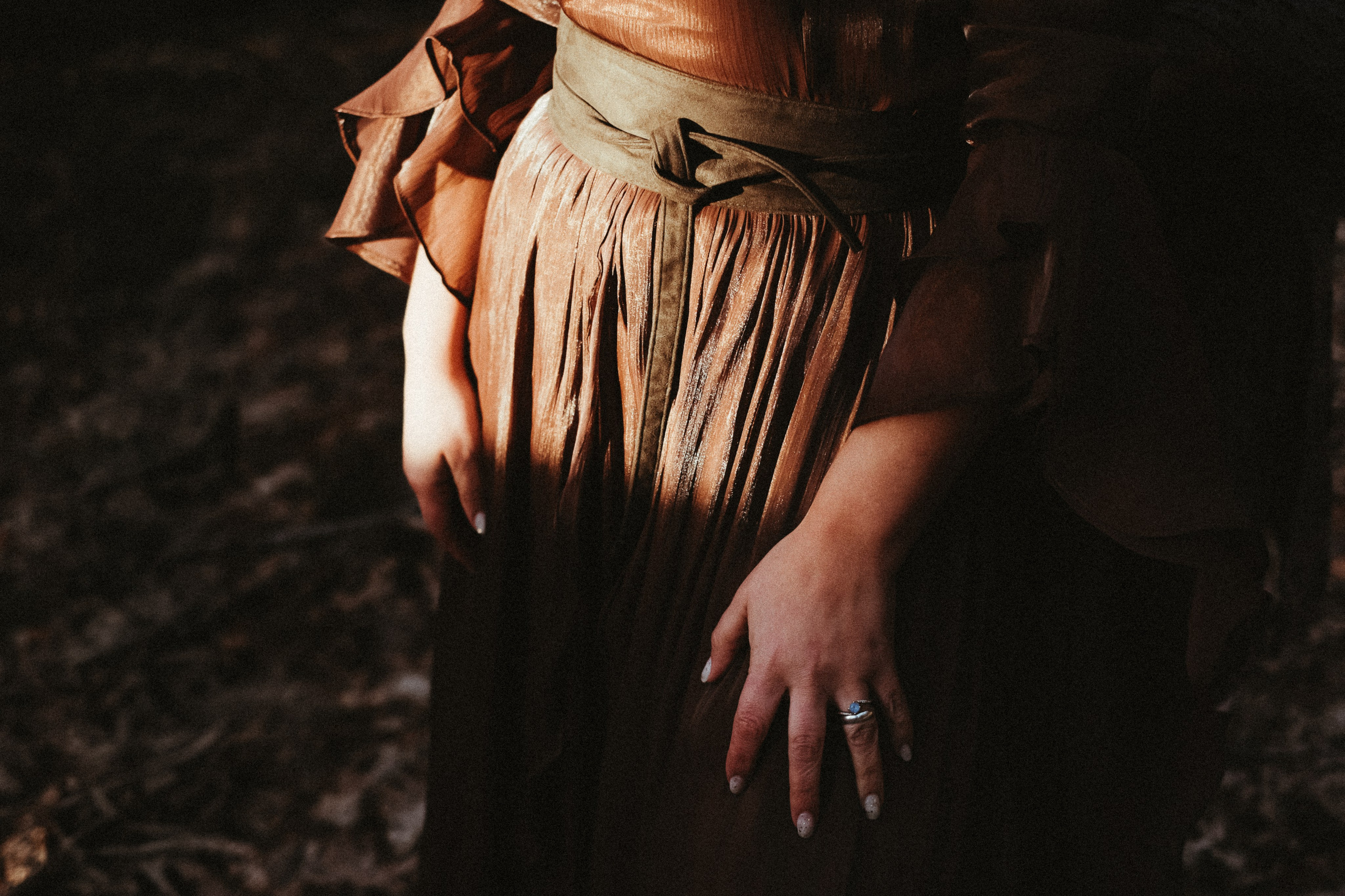boho inspired pre wedding session surrounded by trees in Portugal