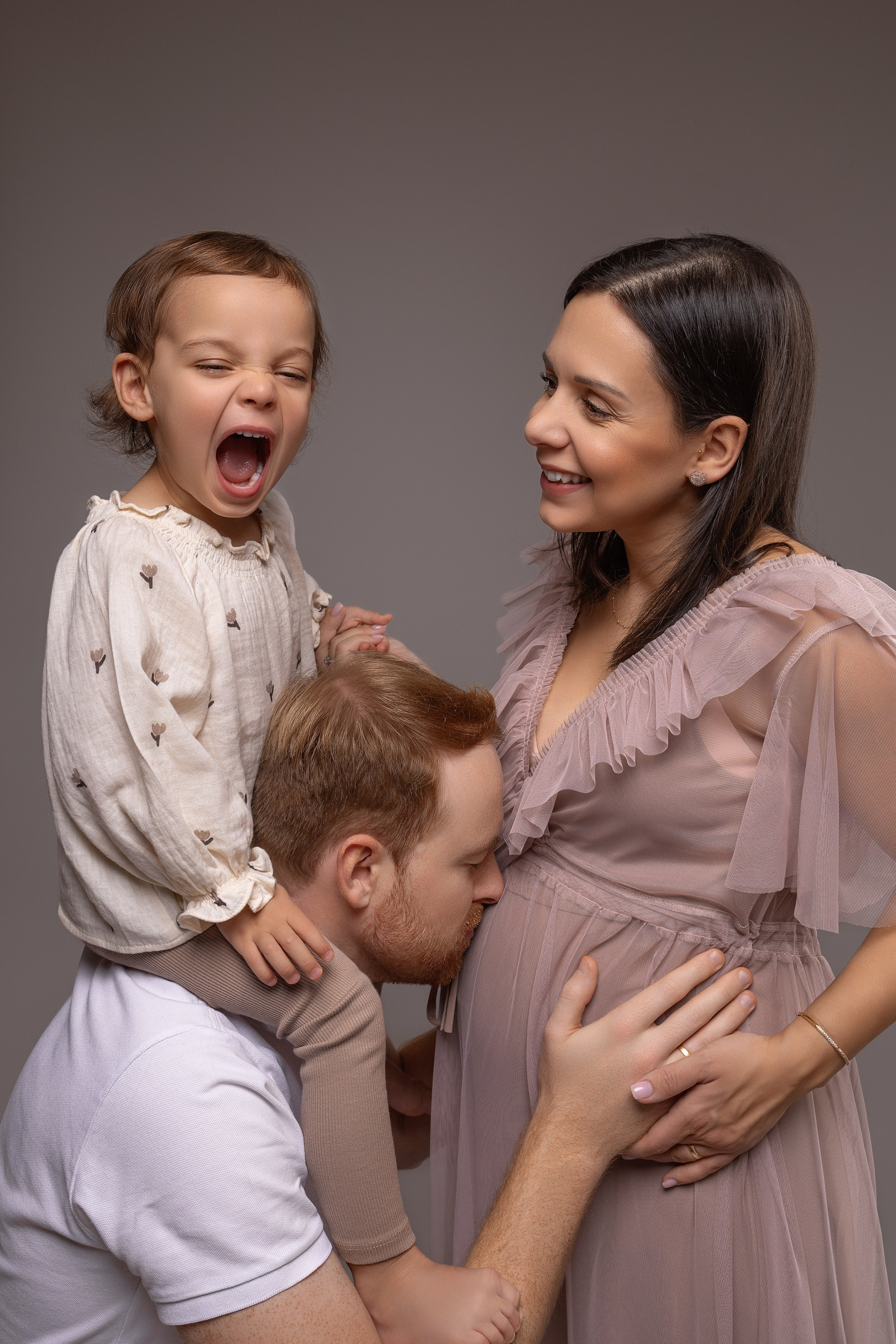 Babybauch. Neugeborene- Schwangerschaft- und Kinder Fotografin in Lehre