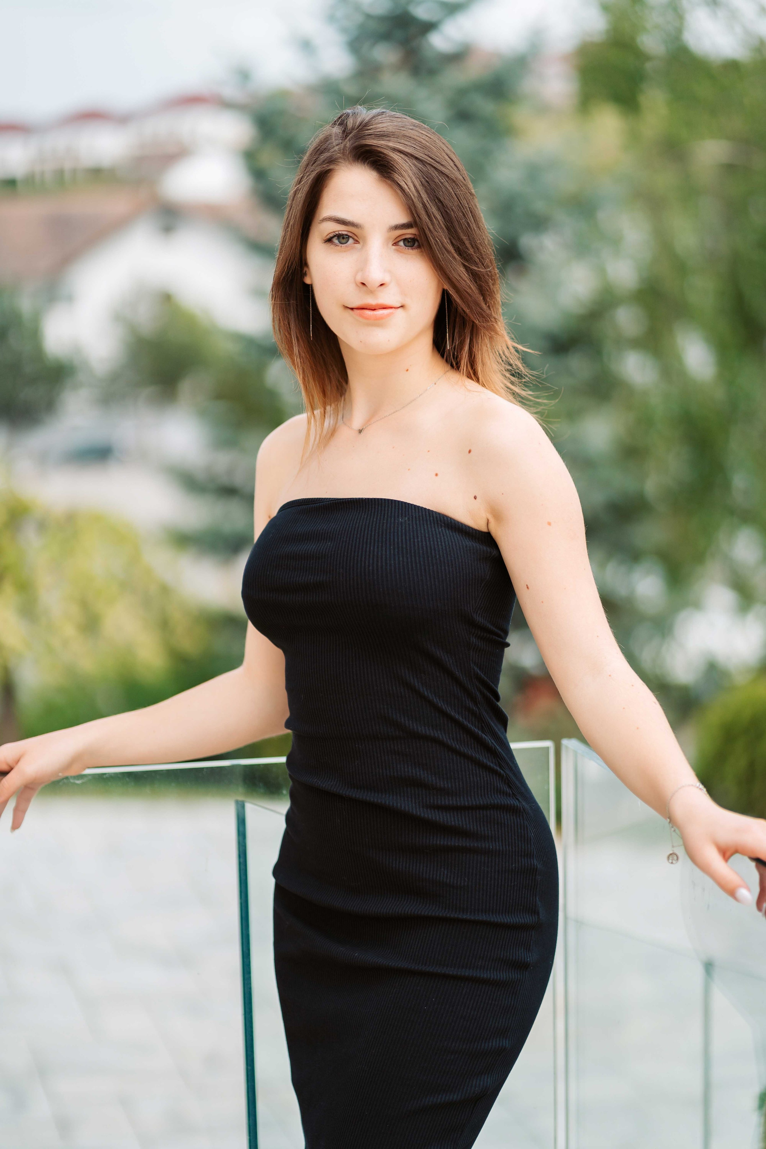 12F — Pedagogic. Contrast Studio