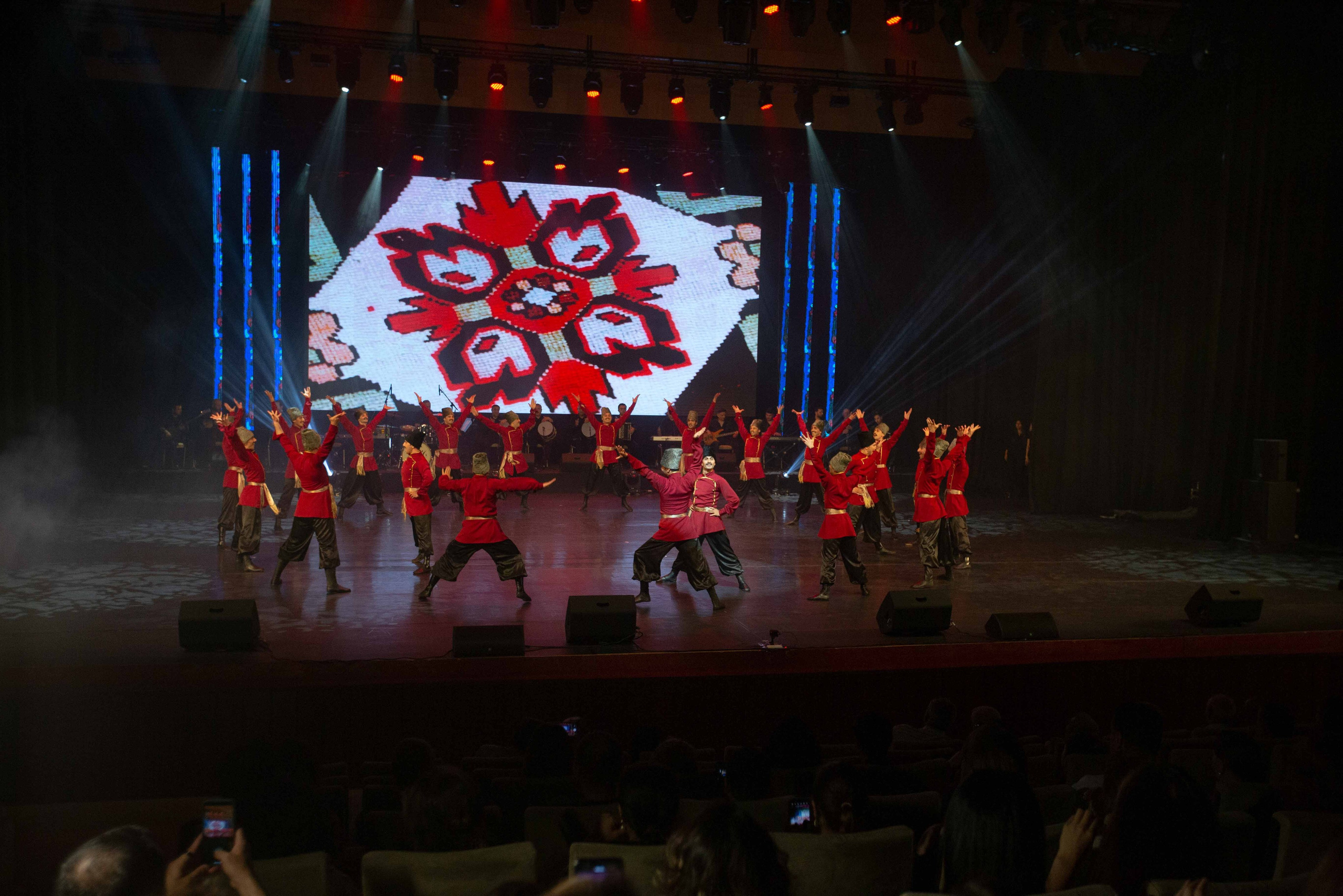STATE DANCE ENSEMBLE. Wedding&Event photographer Ismail Rzayev in Baku