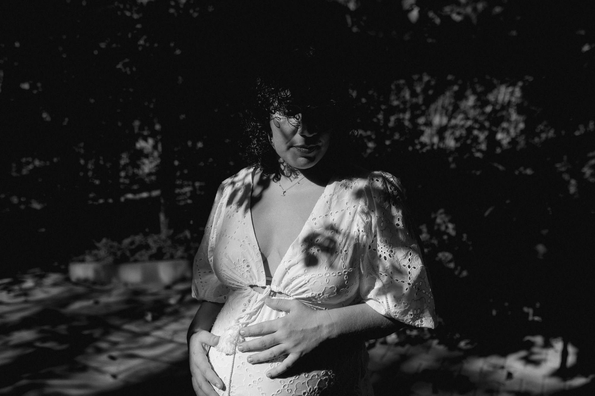 Ensaio Gestante — Praia do forte. Água Carmim Fotografia