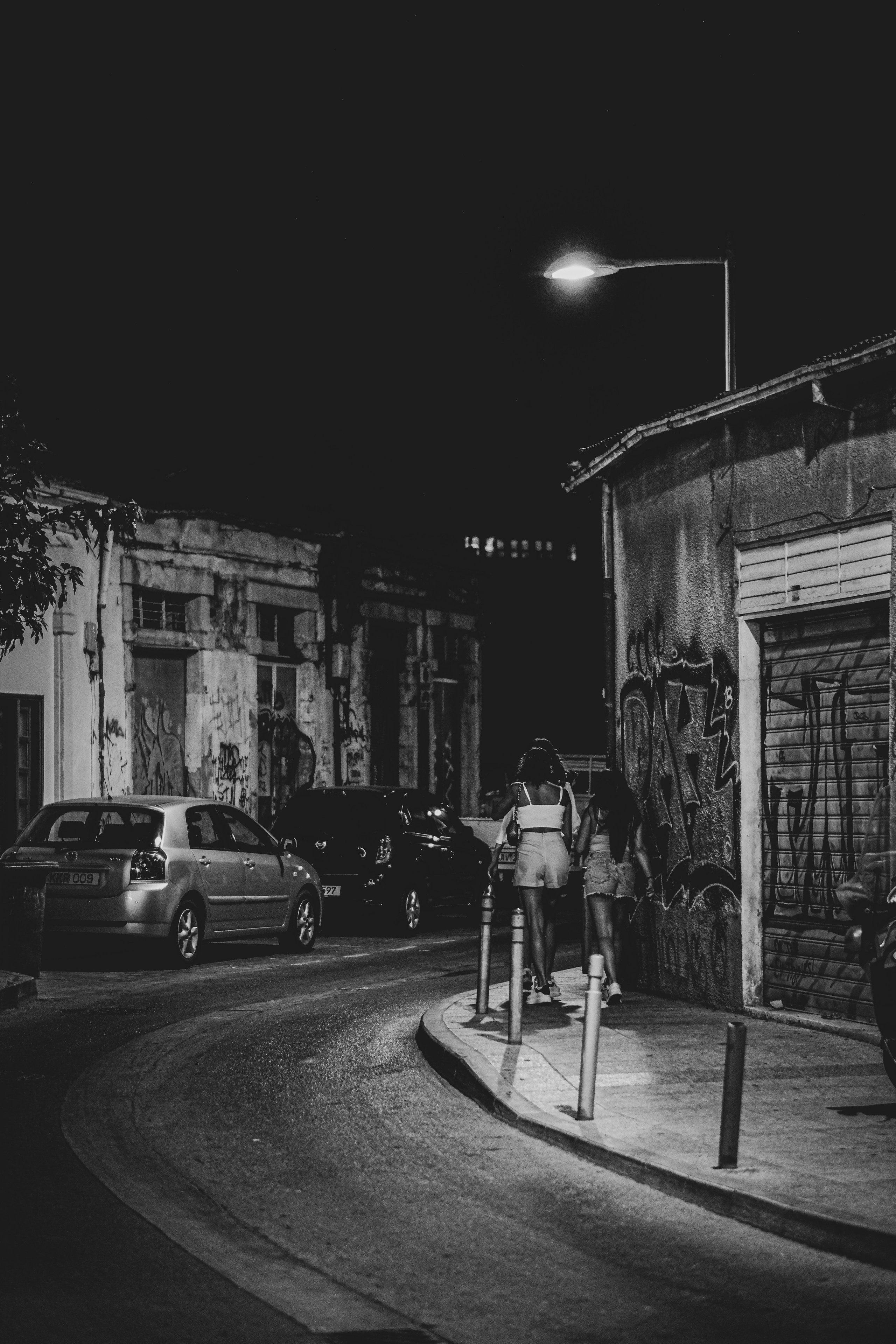 Capturing Life in Black and White - Candid Street Photography