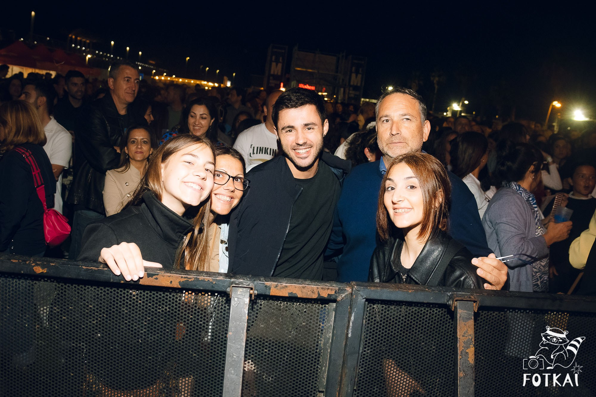 Marta Santos — Fotos del concierto en Alicante 2026: pop flamenco en El Muelle Live | FOTKAI