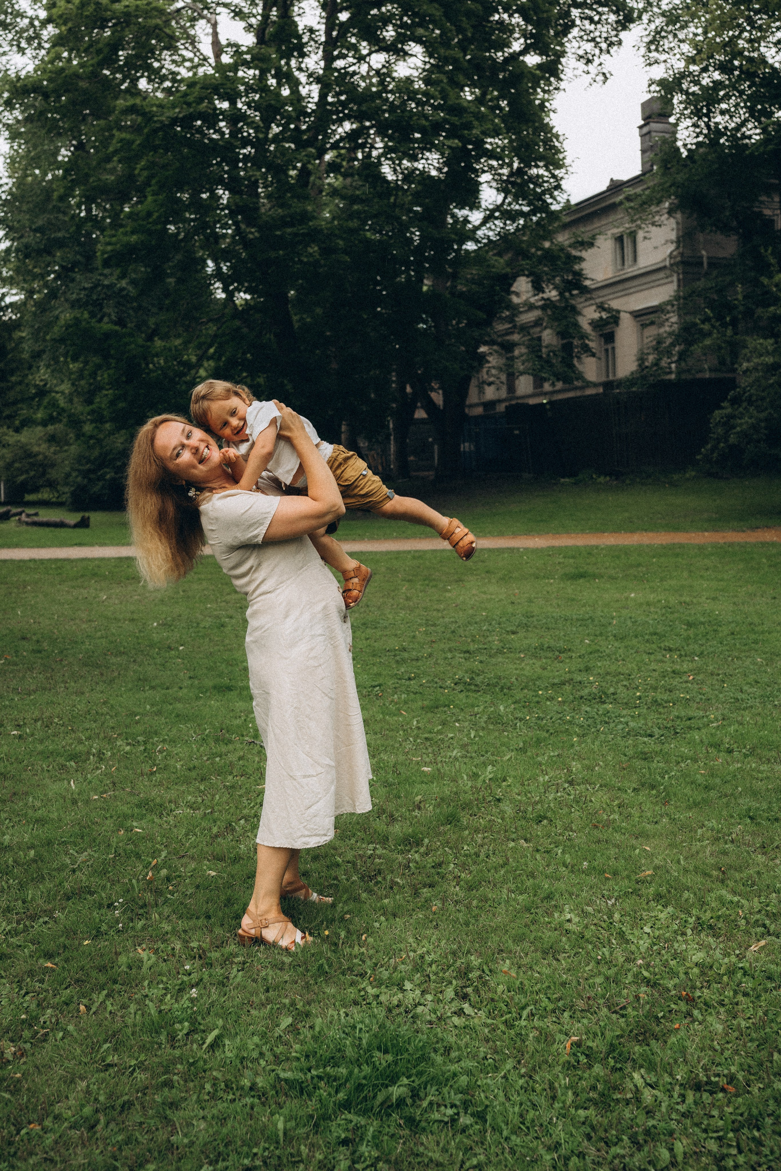 Kaivopuisto. Wedding and potrait photographer in Helsinki Vickan O