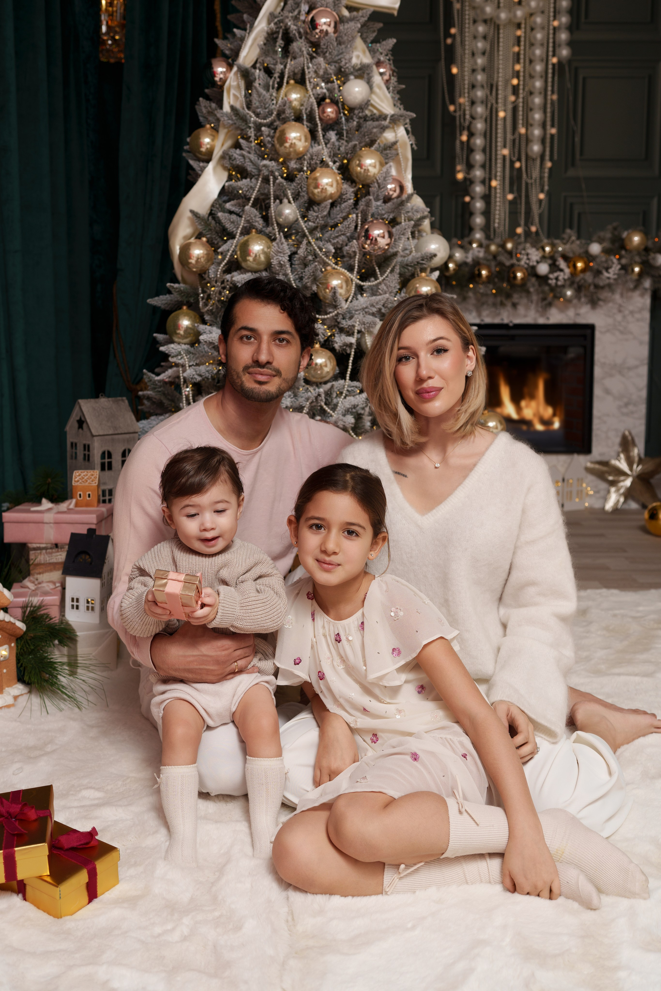 Weihnachtsfotoshootings. Anna, Fotografin aus Wien, Österreich. Ich fotografiere in folgenden Genres: Babybauch-, Familien-, Mode- und Weihnachtsfotografie