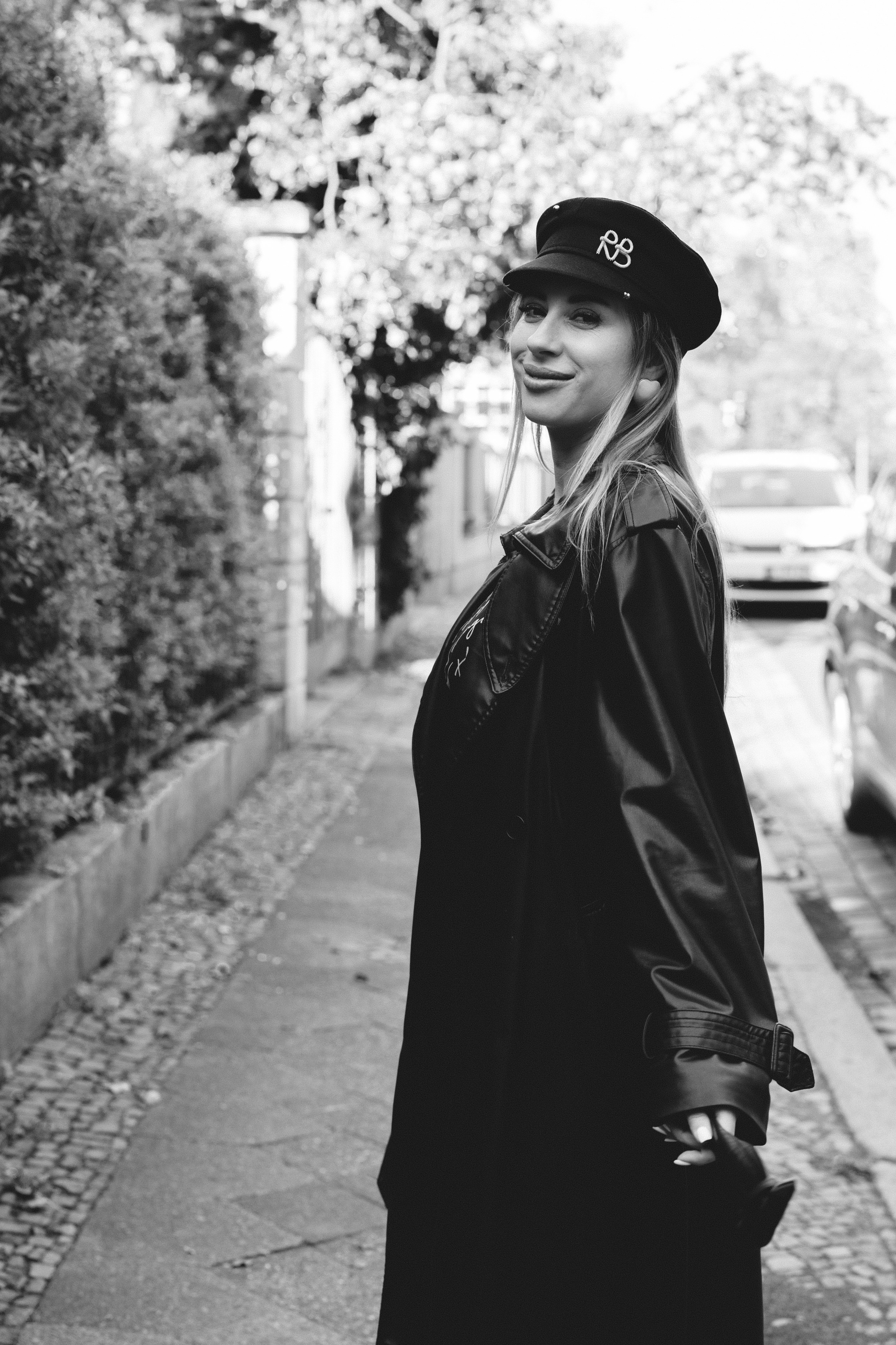 Street Portrait in Leipzig. Woman in black Leather Coat. Stylish. Charismatic Photography by Kristina Kozheltsova. Kristina Kozheltsova- Soulful Portrait&Lifestyle&Love Story Photographer in Leipzig, Germany