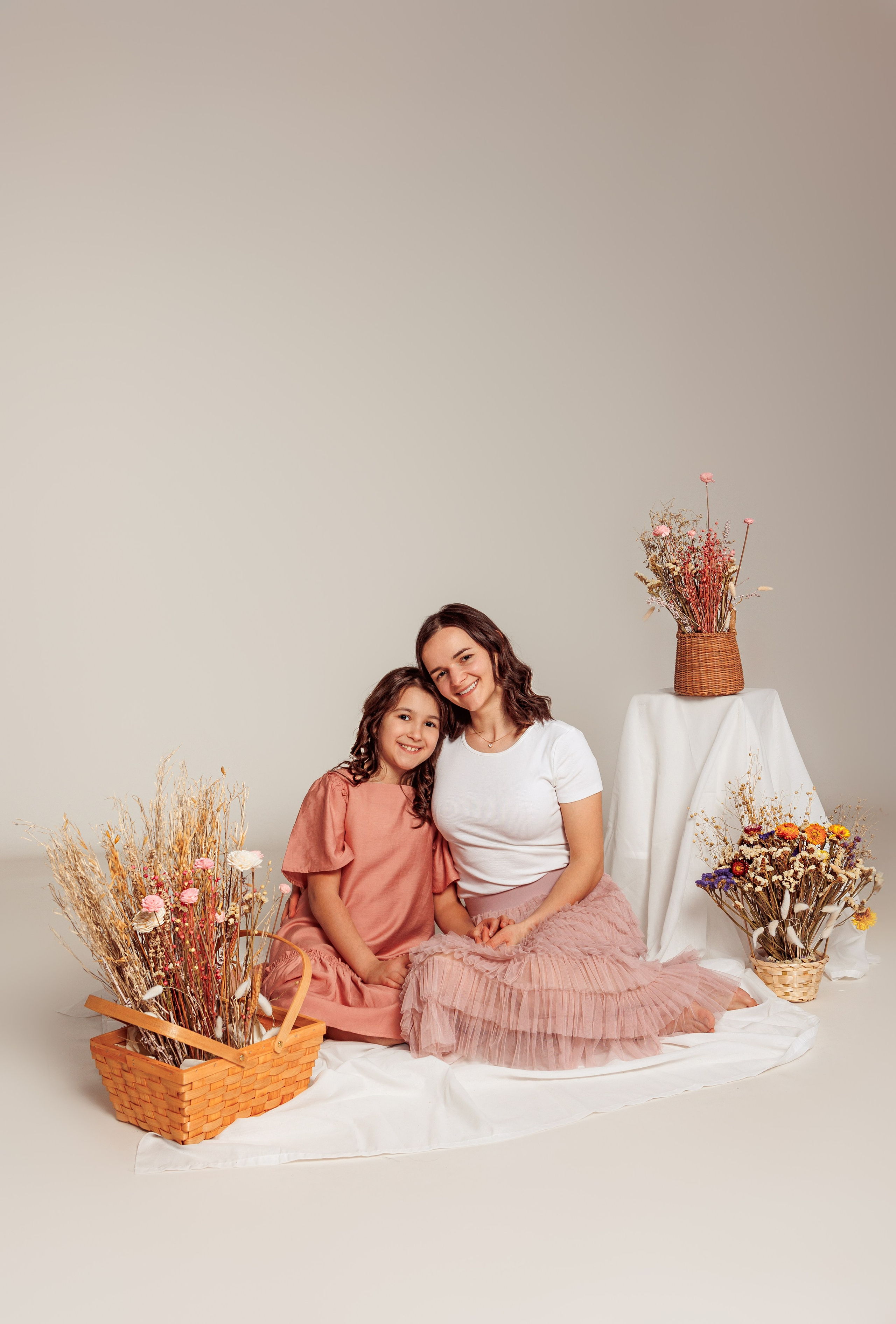 Familia Hudea - fotografii de studio. Cristina Andronache fotograf Brașov fotograf de familie fotograf de nunta Brașov