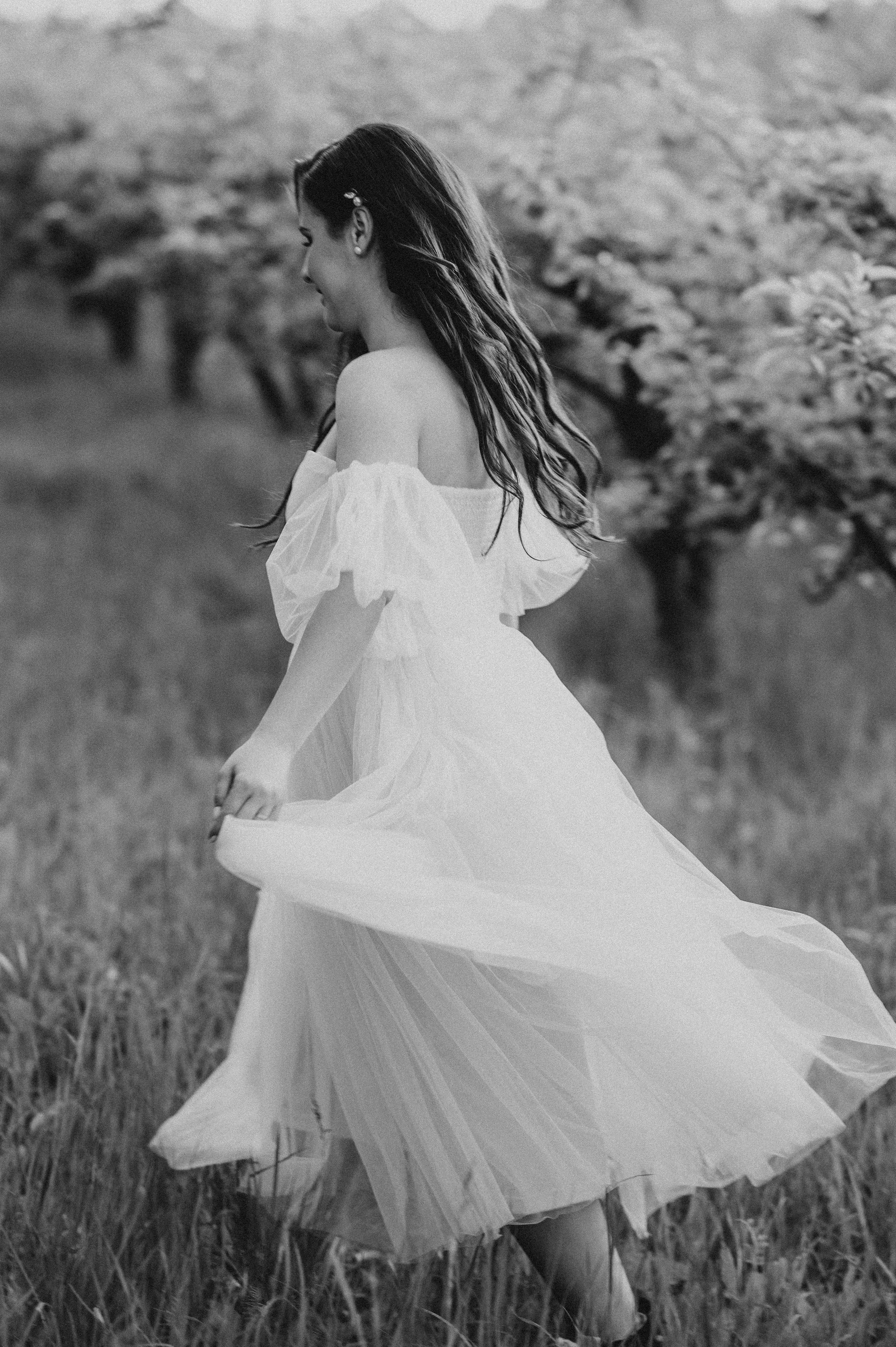 Magda + Andrei | Lovers in the garden. Proud Vision Weddings | Wedding Photography & Film — Servicii profesionale Foto Video Nunta Iasi