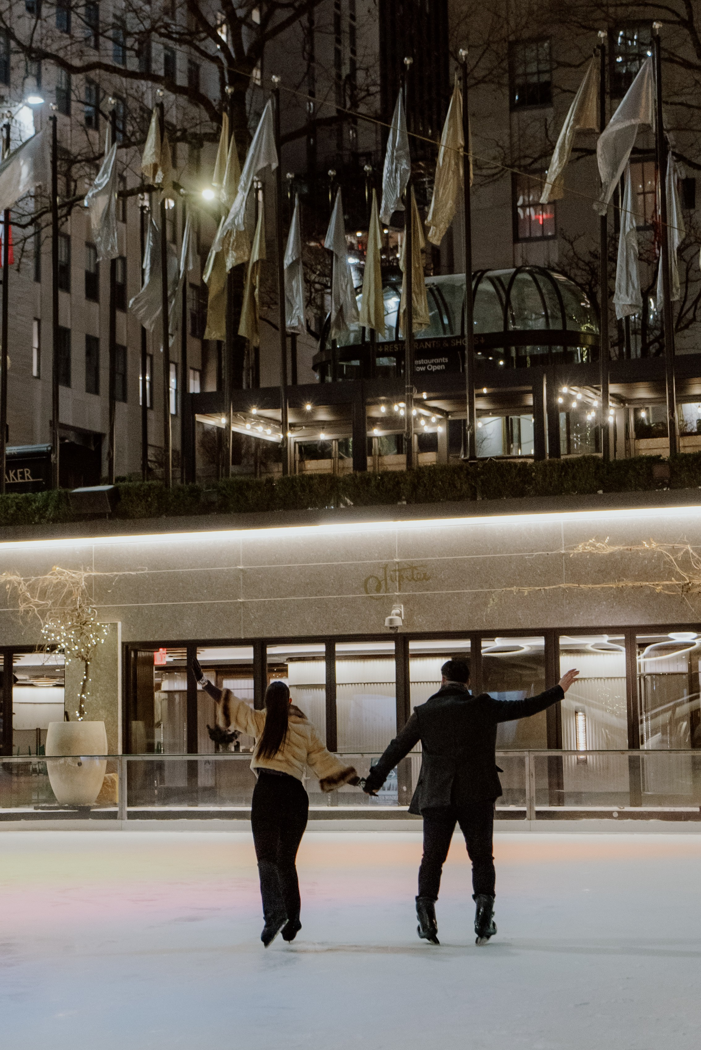 Proposal at Rockefeller Center Ice Rink. Videographer and photographer in New York // MAKAROV.VIDEO