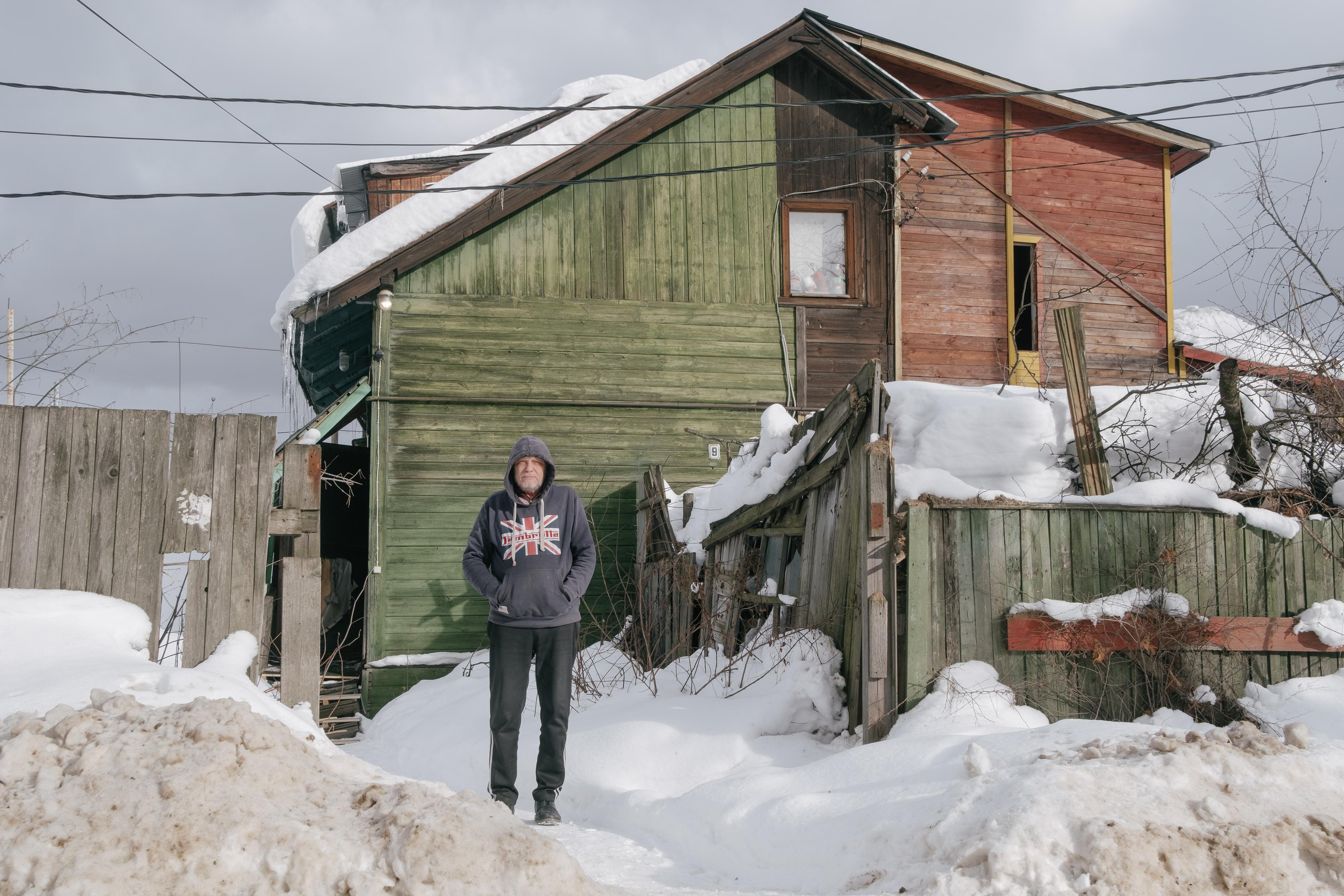 House on the road — for The Village. Photographer Anastasiya Dubrovina