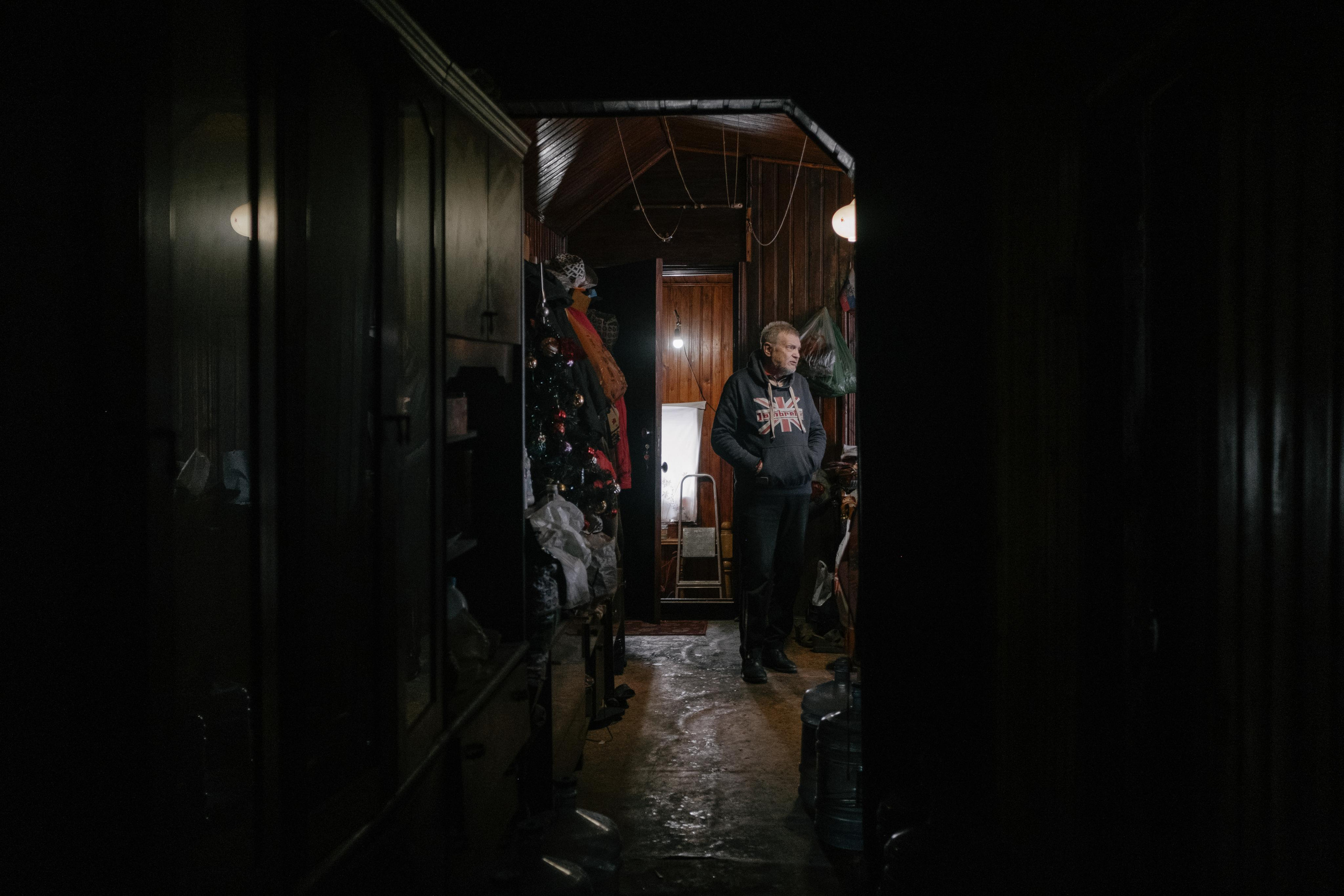 House on the road — for The Village. Photographer Anastasiya Dubrovina