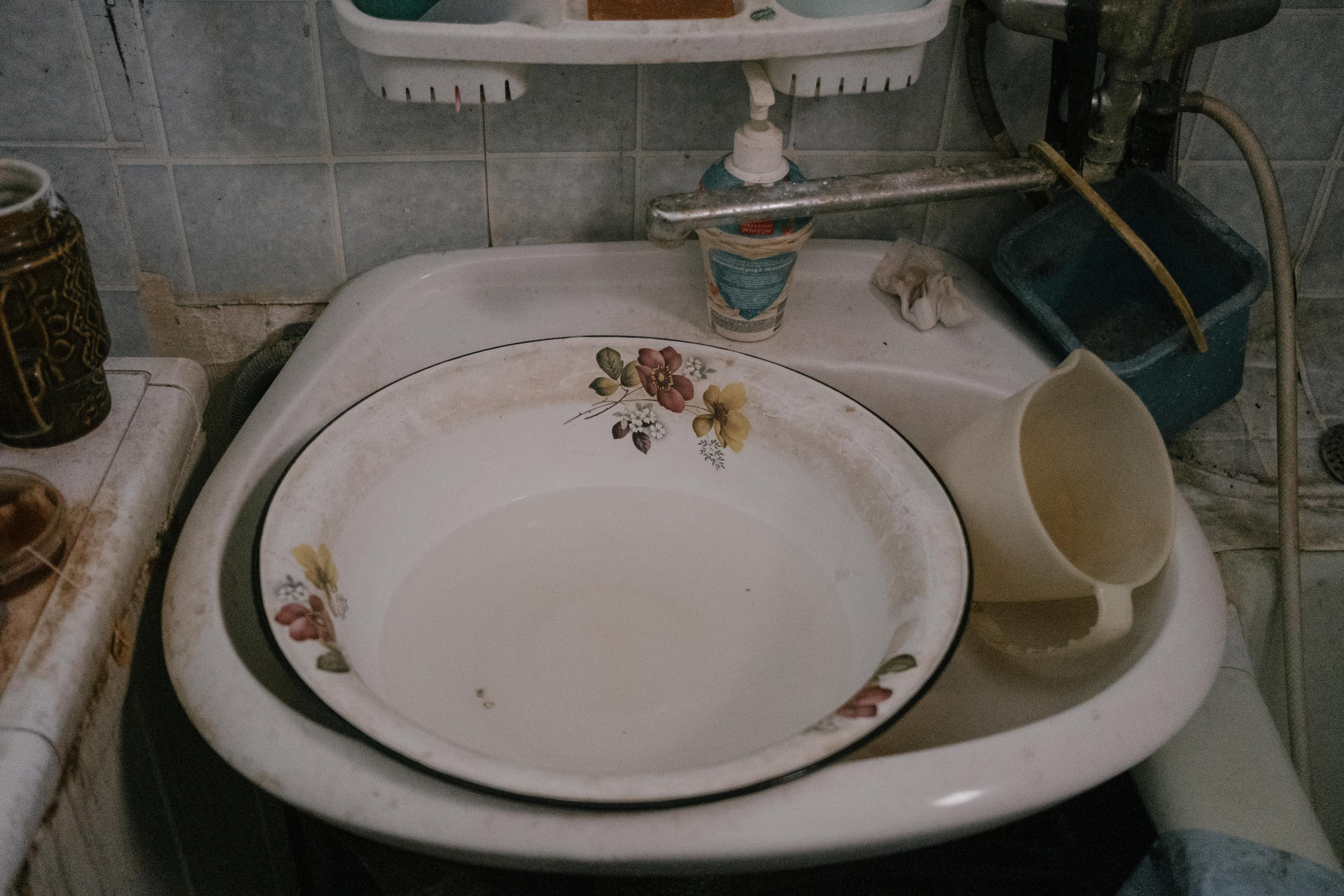 House on the road — for The Village. Photographer Anastasiya Dubrovina