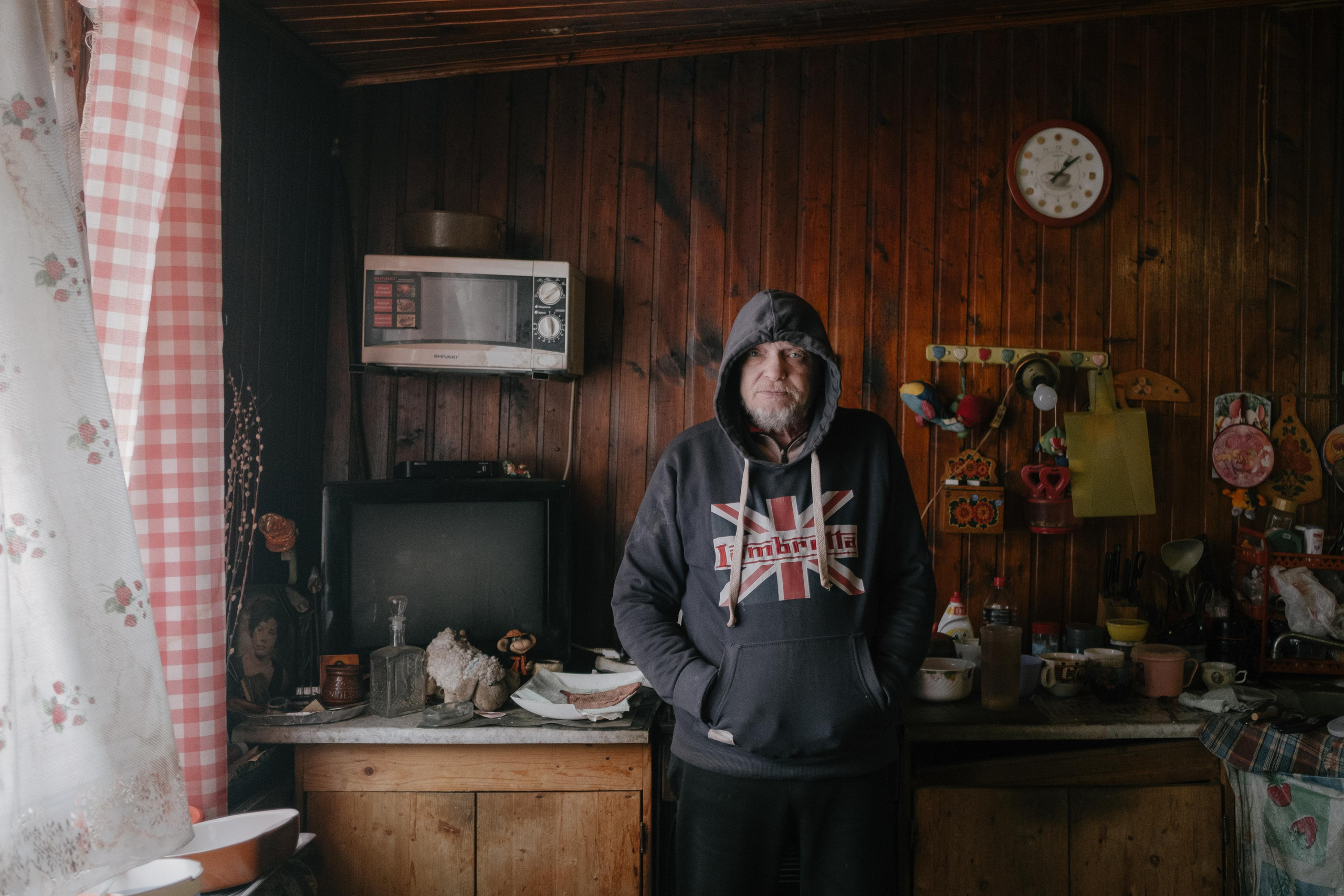 House on the road — for The Village. Photographer Anastasiya Dubrovina