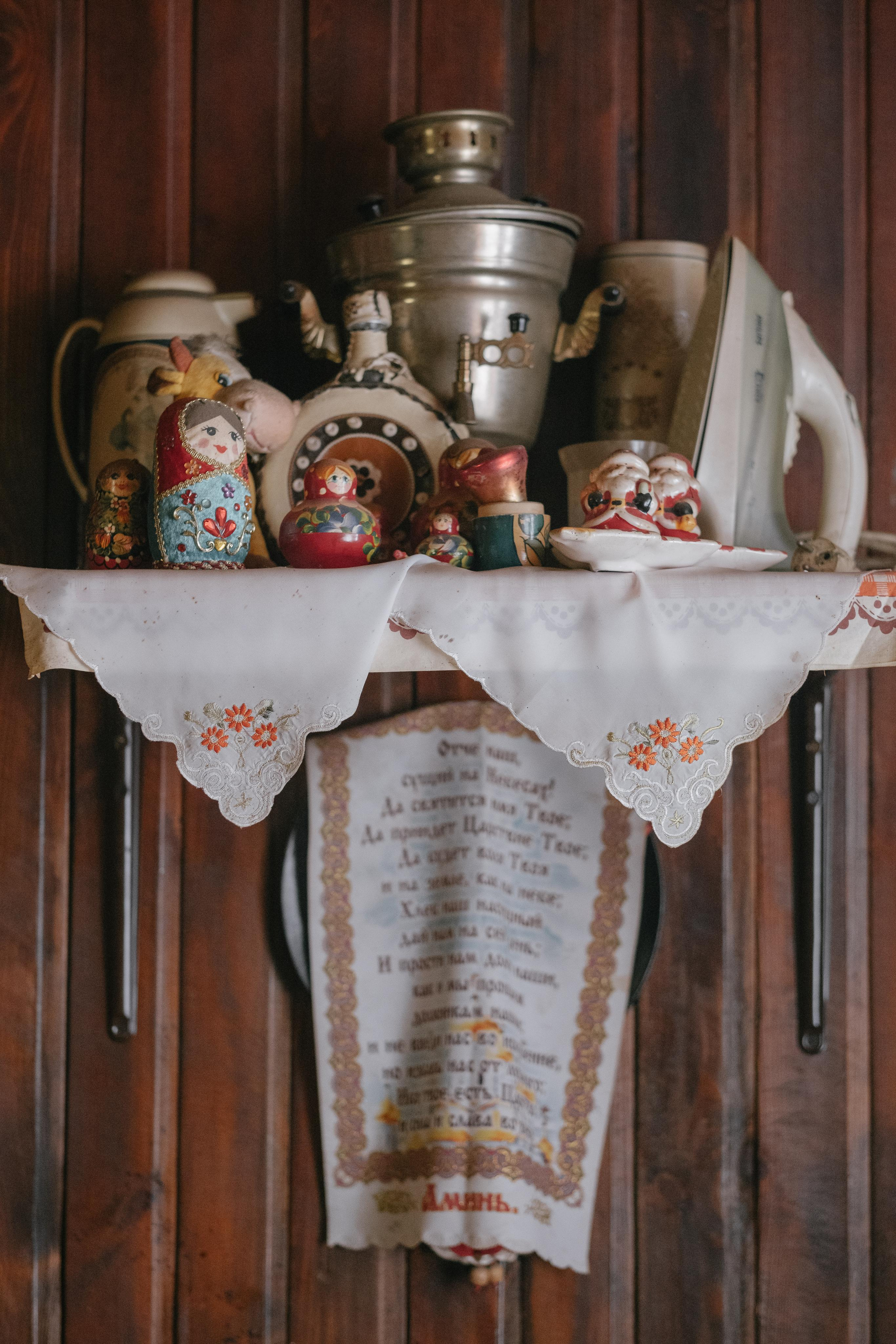 House on the road — for The Village. Photographer Anastasiya Dubrovina