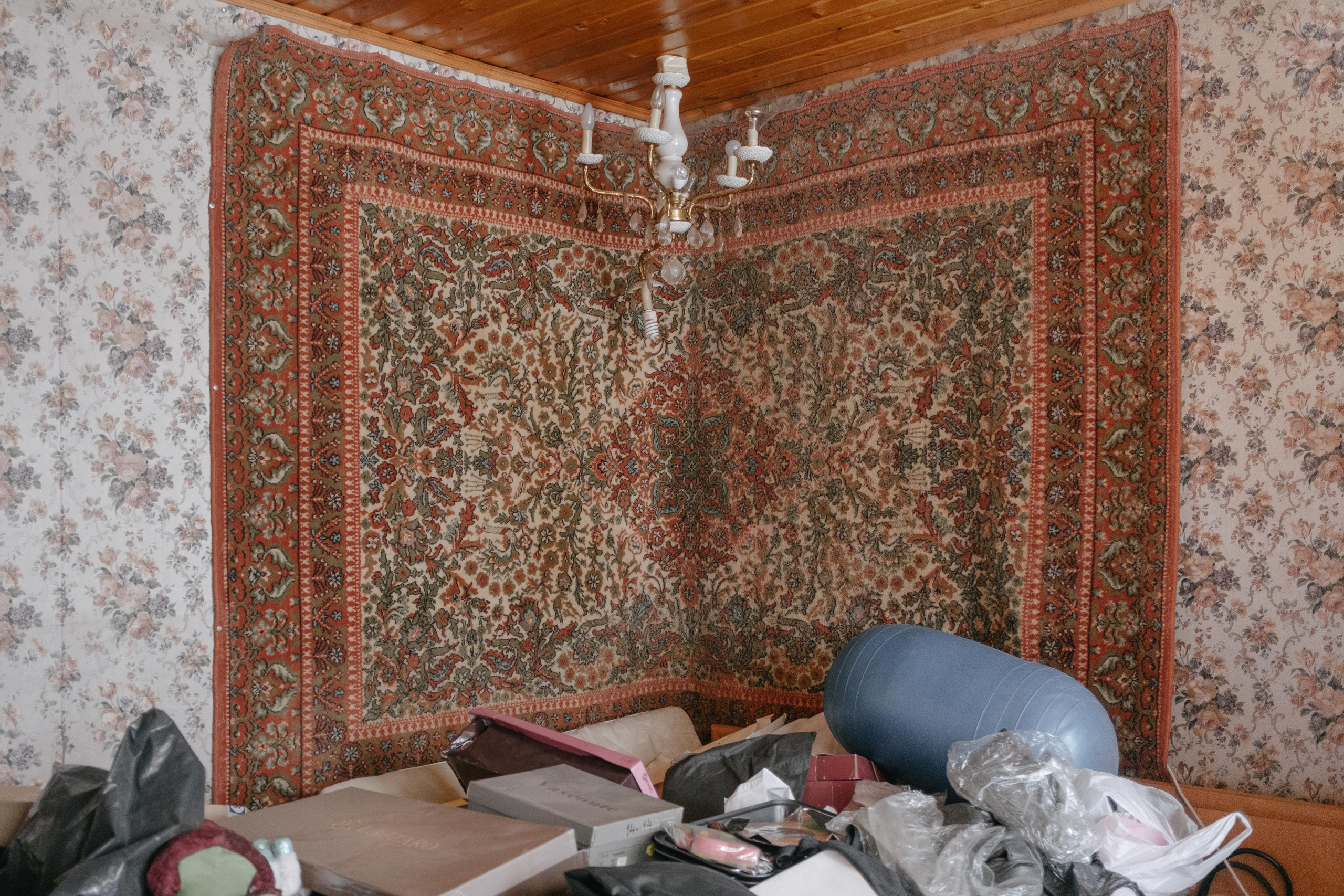 House on the road — for The Village. Photographer Anastasiya Dubrovina