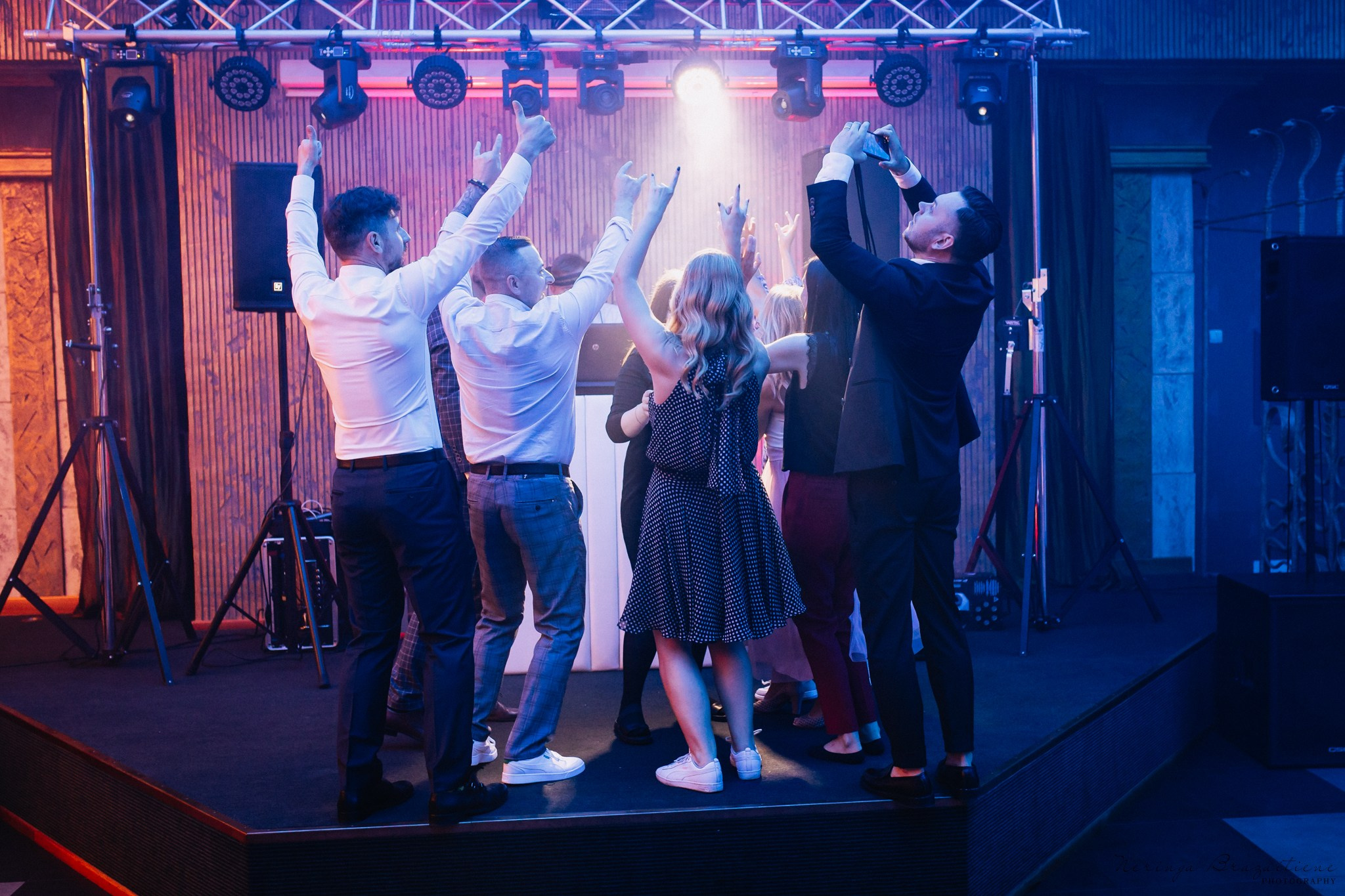 Vestuvinė fotosesija Kaune, Vienybės aikštėje, prie Lietuvos banko