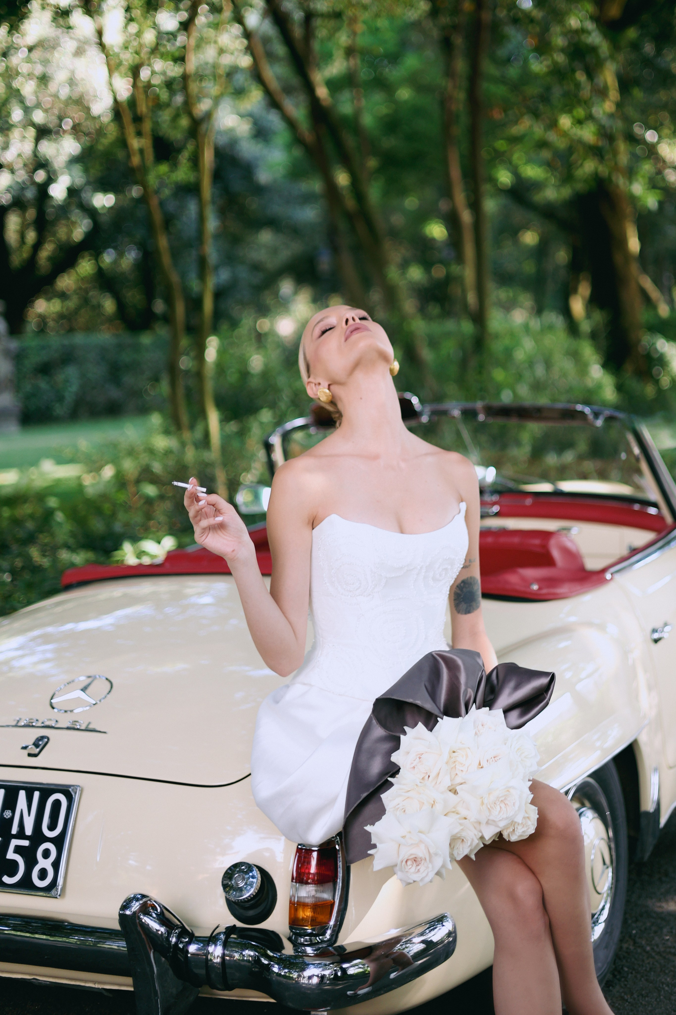 Retro car elopement Italy