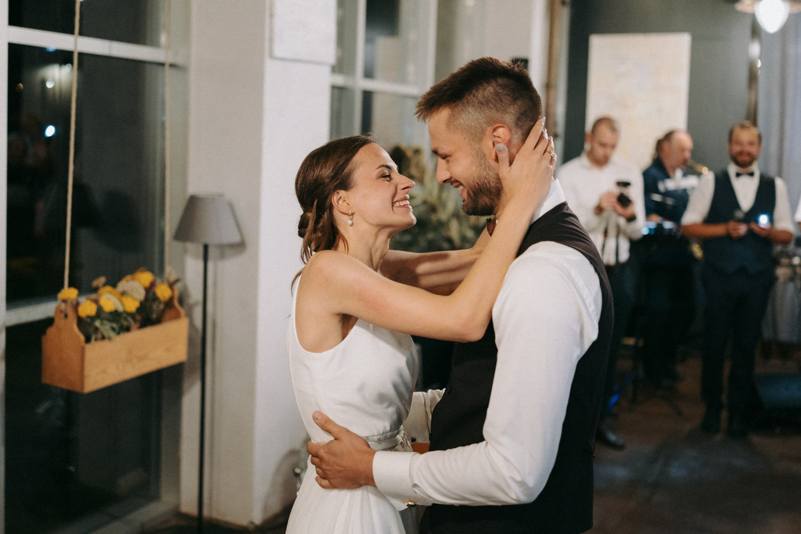 Kristīne & Artis: Romantisks kāzu stāsts Bauskas apkaimē. Fotogrāfs kāzām, ģimenēm un dažādiem pasākumiem