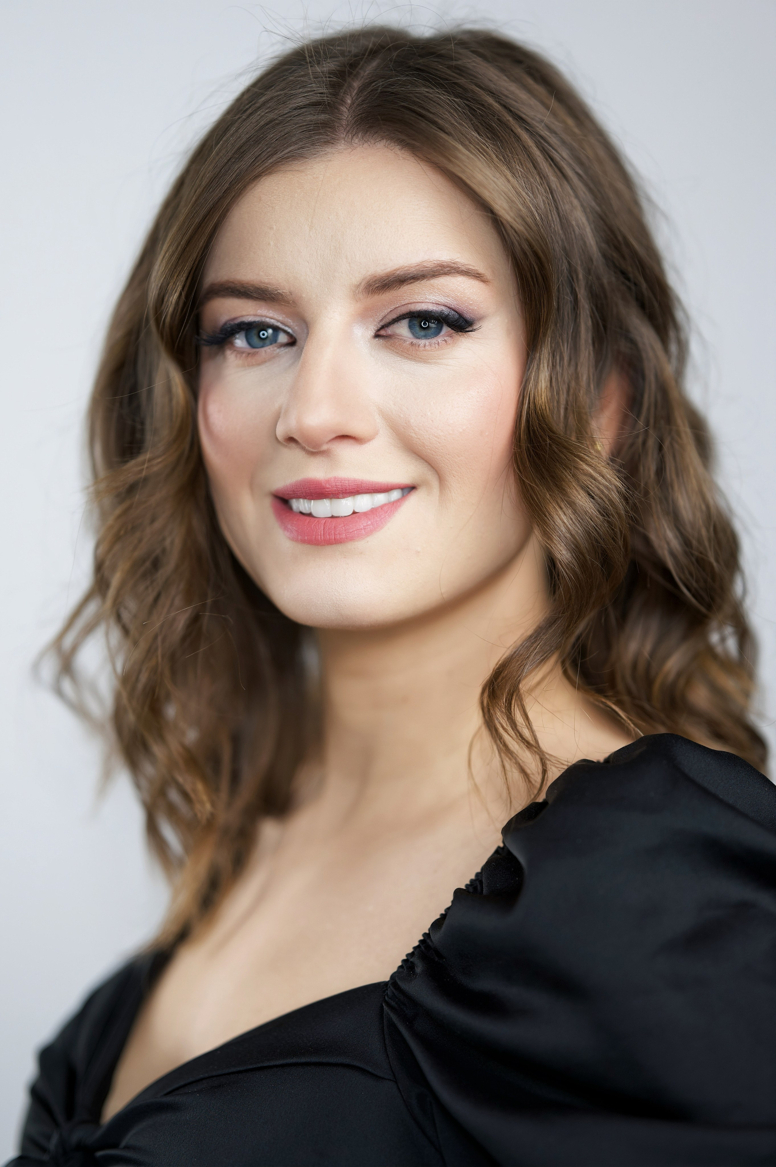 Makeup profesional Cluj-Napoca. Makeup artist, artist sprancene si laminare in Cluj-Napoca | Anca Vasilie