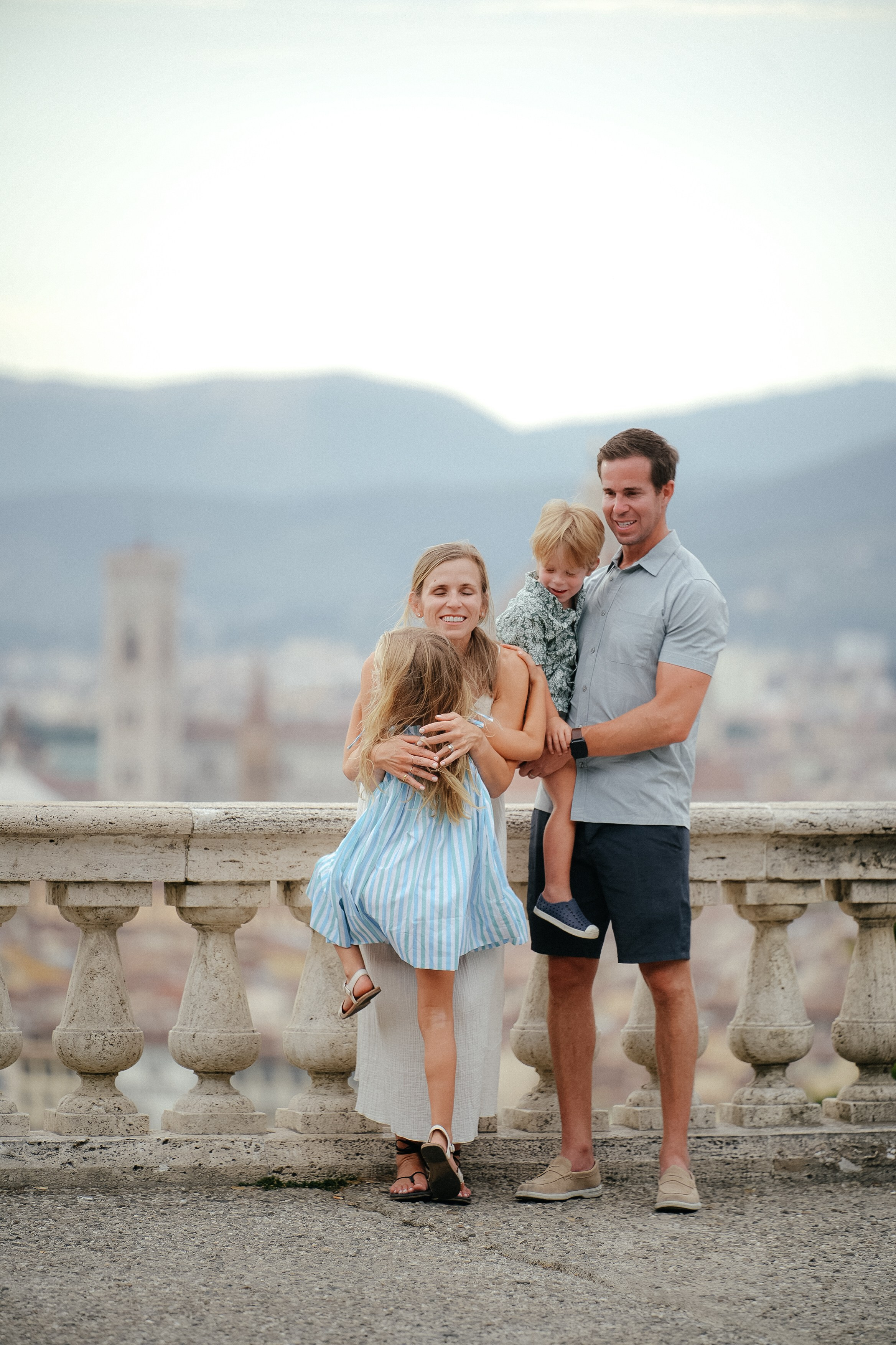 Nicole & Family. Wedding Photographer in Italy