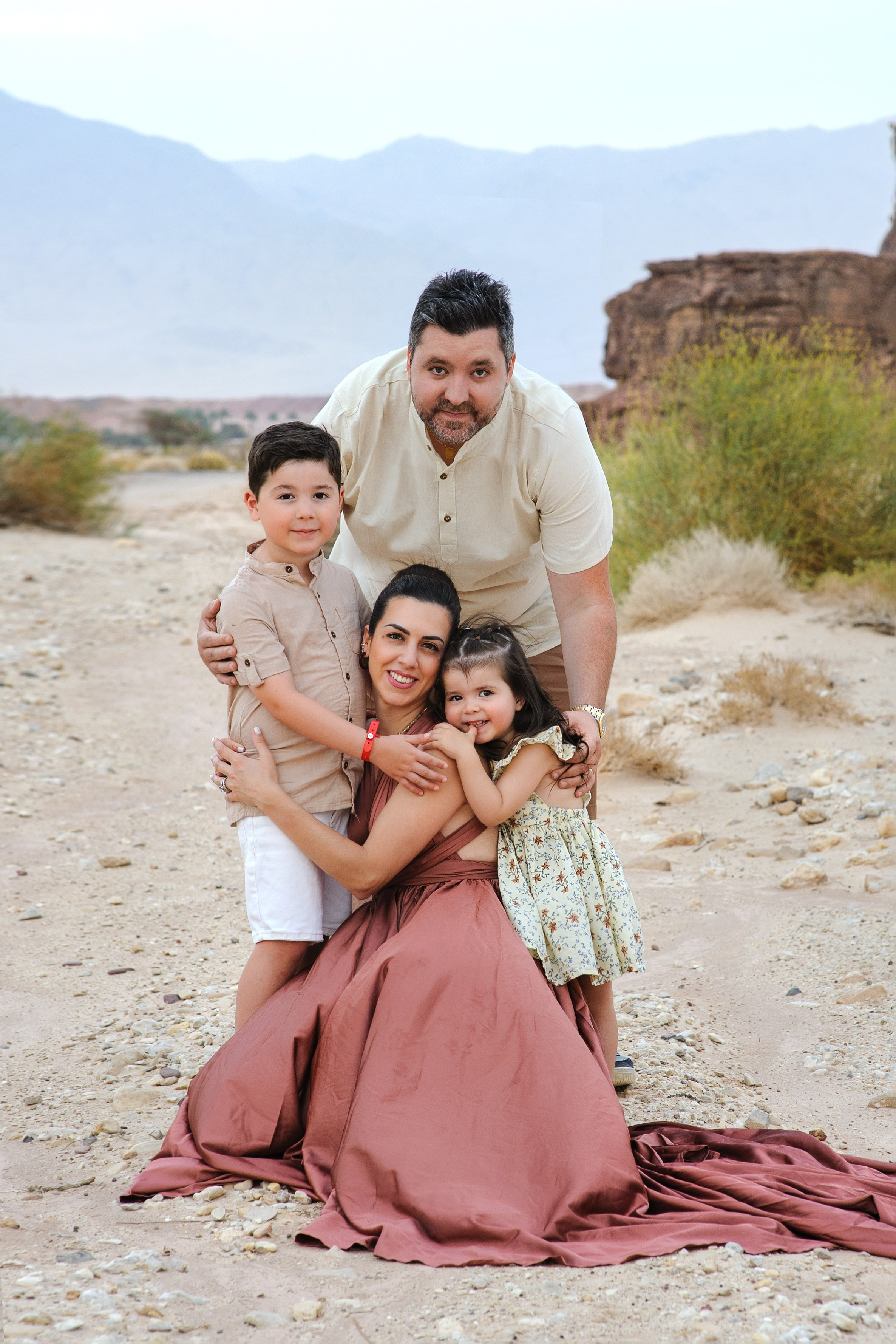 Family photoshooting in the Timna park_Laura&family. Family children pregnancy love stories photographer in Eilat Israel Olga Amchislavsky