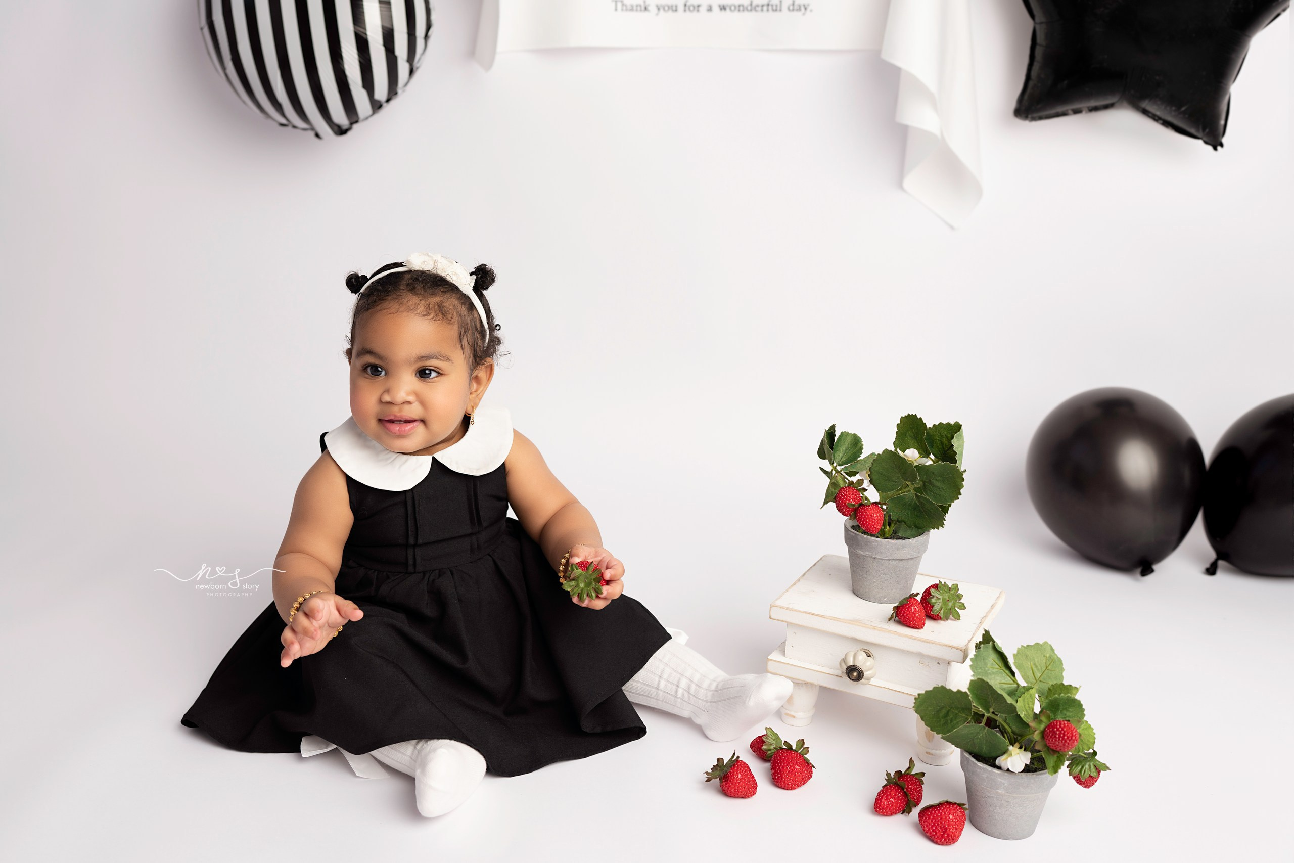 CAKE SMASH PHOTOGRAPHY. Newborn, Sitter and Cake Smash Photographer in Doha, Qatar