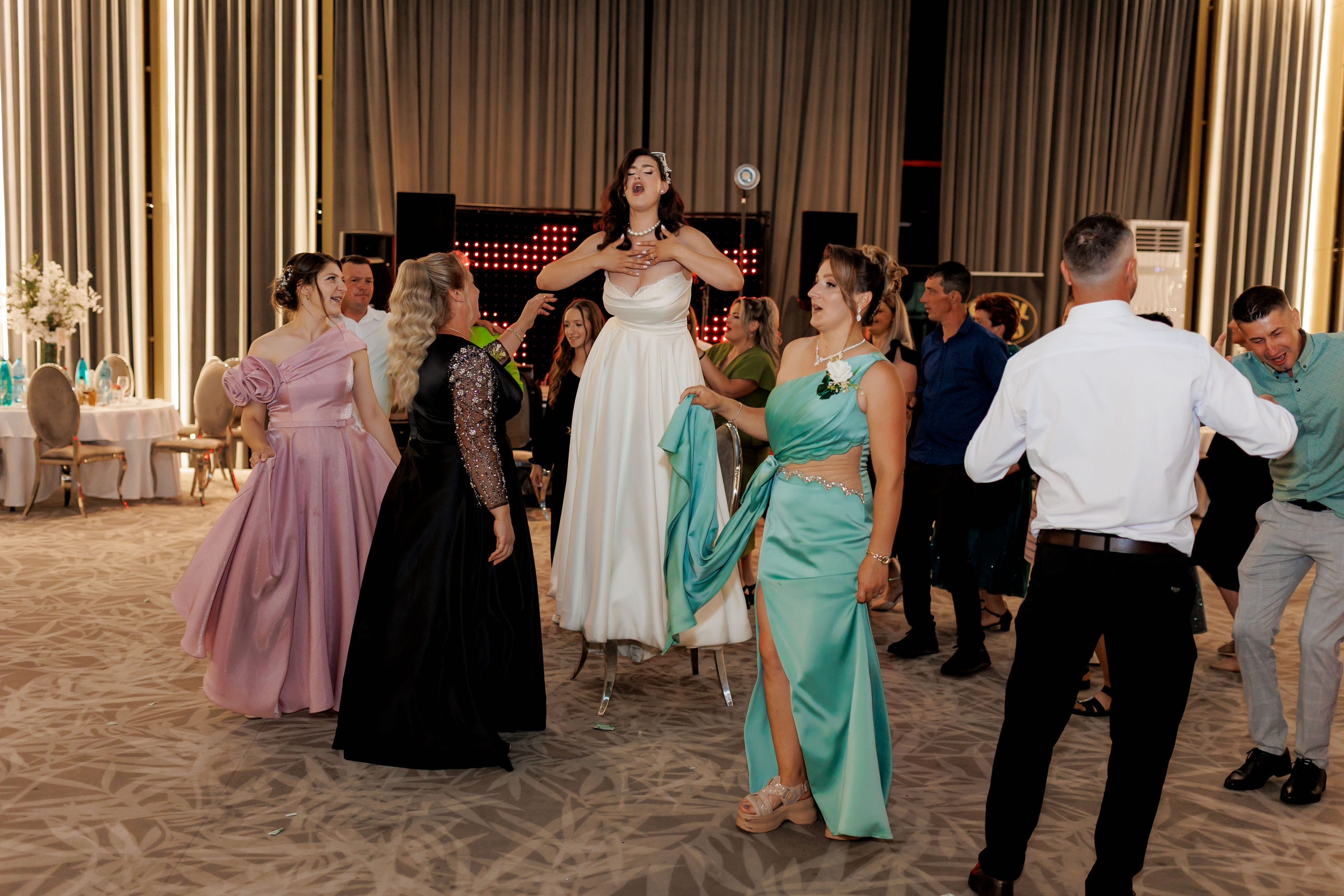 Nunta Nicoleta & Răzvan | Fotografie & Videografie Profesională. Servicii foto-video profesionale, pentru momente de neuitat