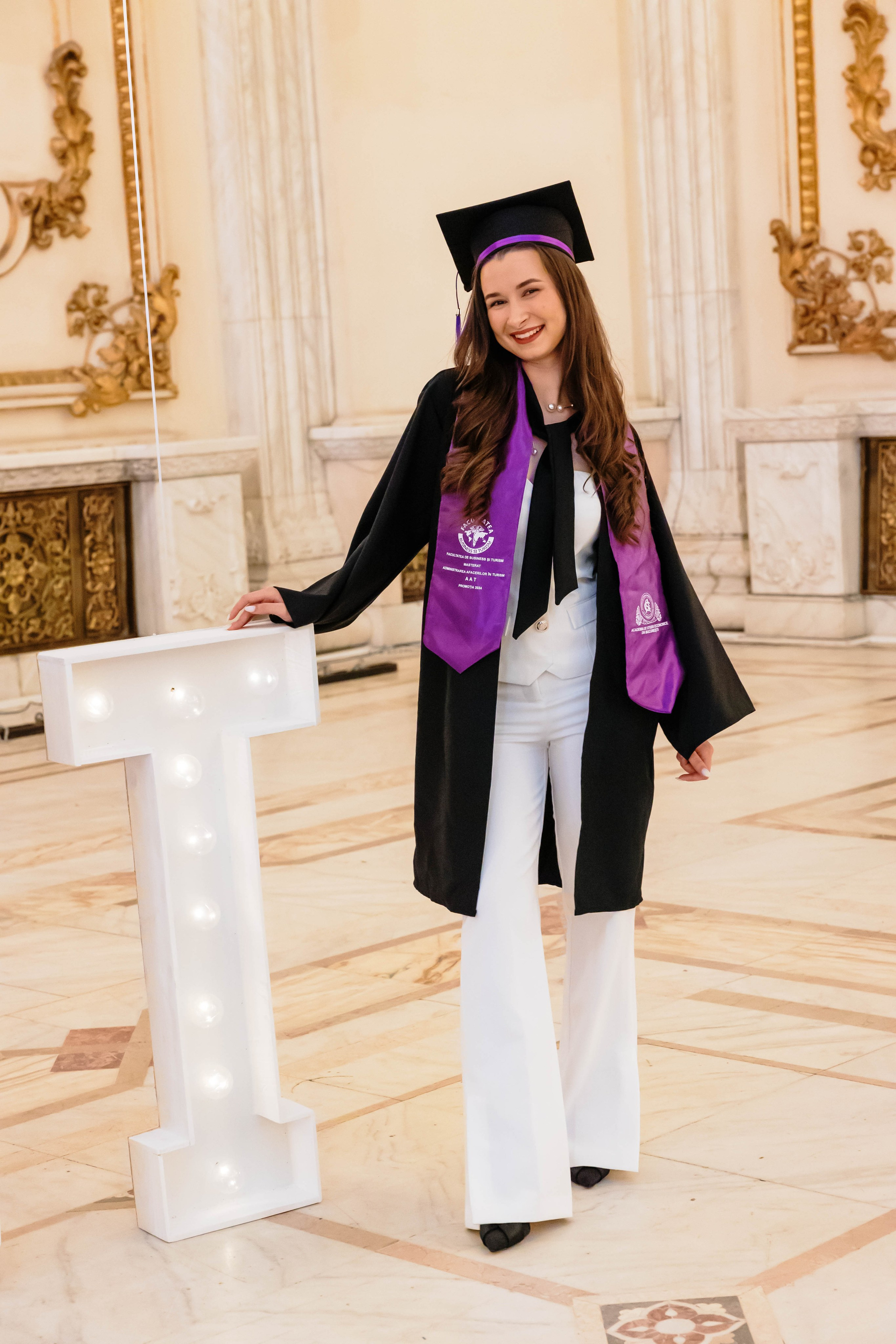 Festivitate de absolvire Universitatea ASE. MDimaFotoStudio. Fotograf de nuntă, evenimente private și de familie