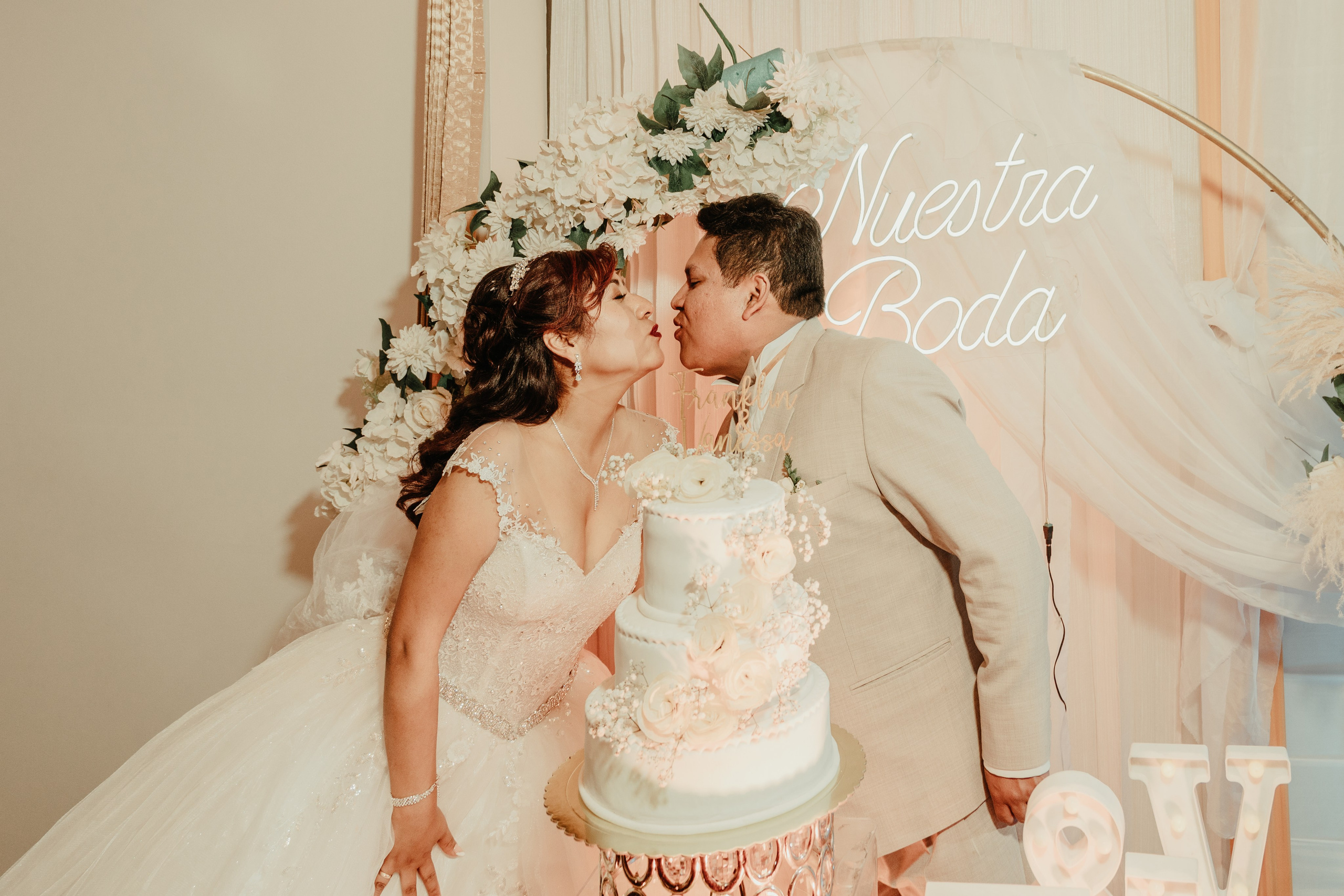 VANESSA + FRANKLIN BODA RELIGIOSA. Studio KVTA | Fotografía y Video de Bodas en Arequipa