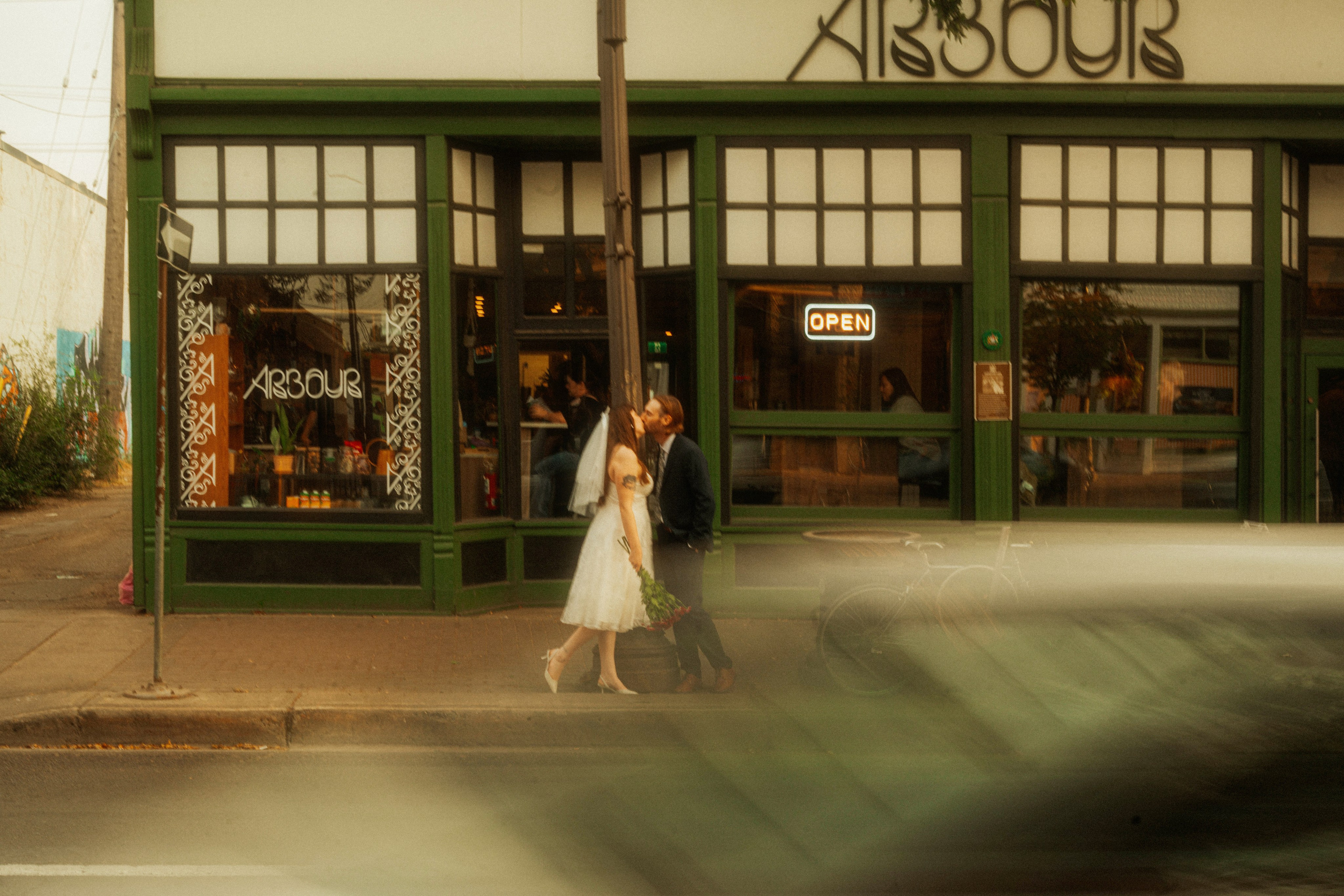 Contact. Abluecat photography