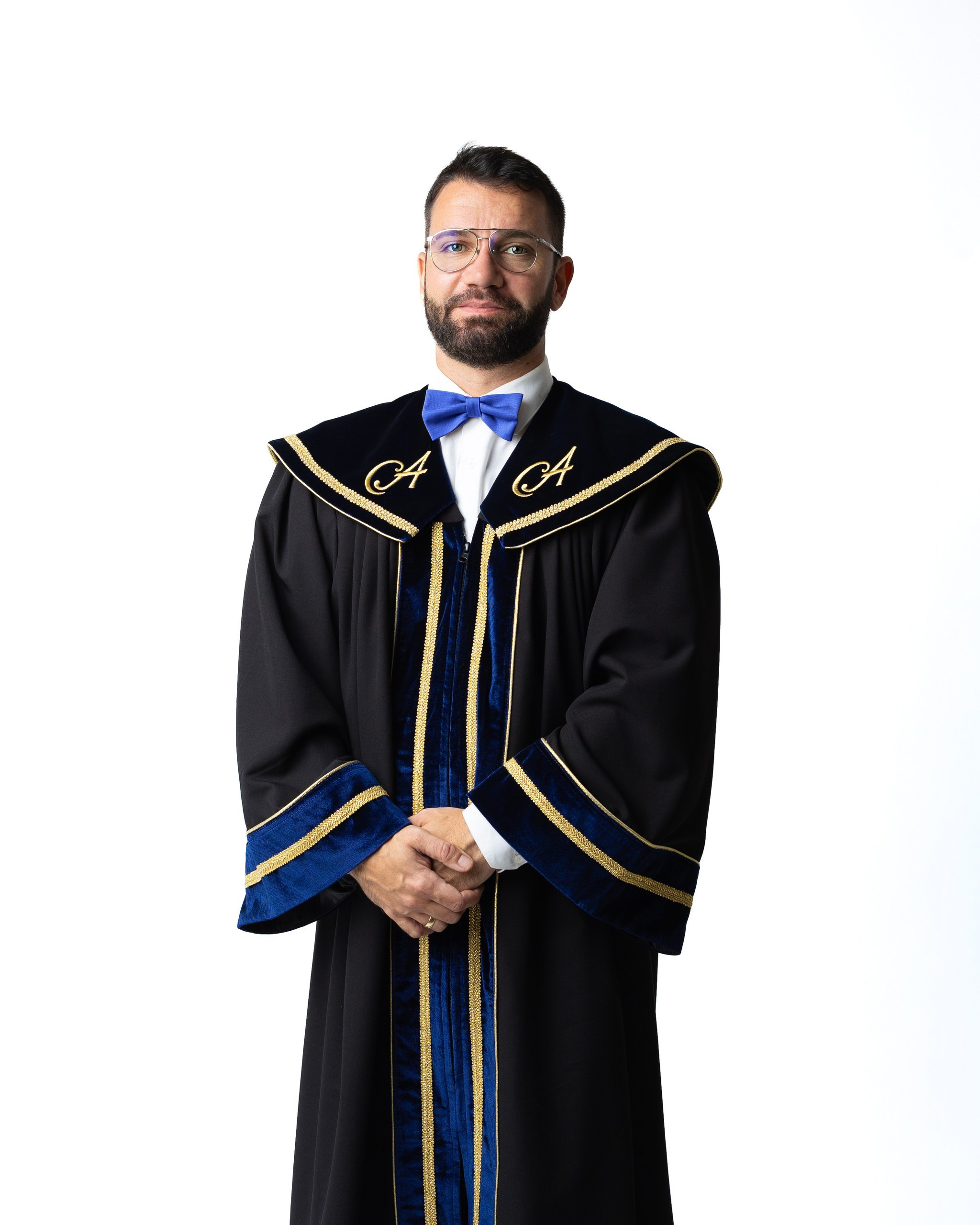 Ректорски тоги и академични облекла за преподаватели |togiishapki.bg. 🎓 Togiishapki.bg — Тоги и академични шапки за дипломиране на студенти, ученици и деца