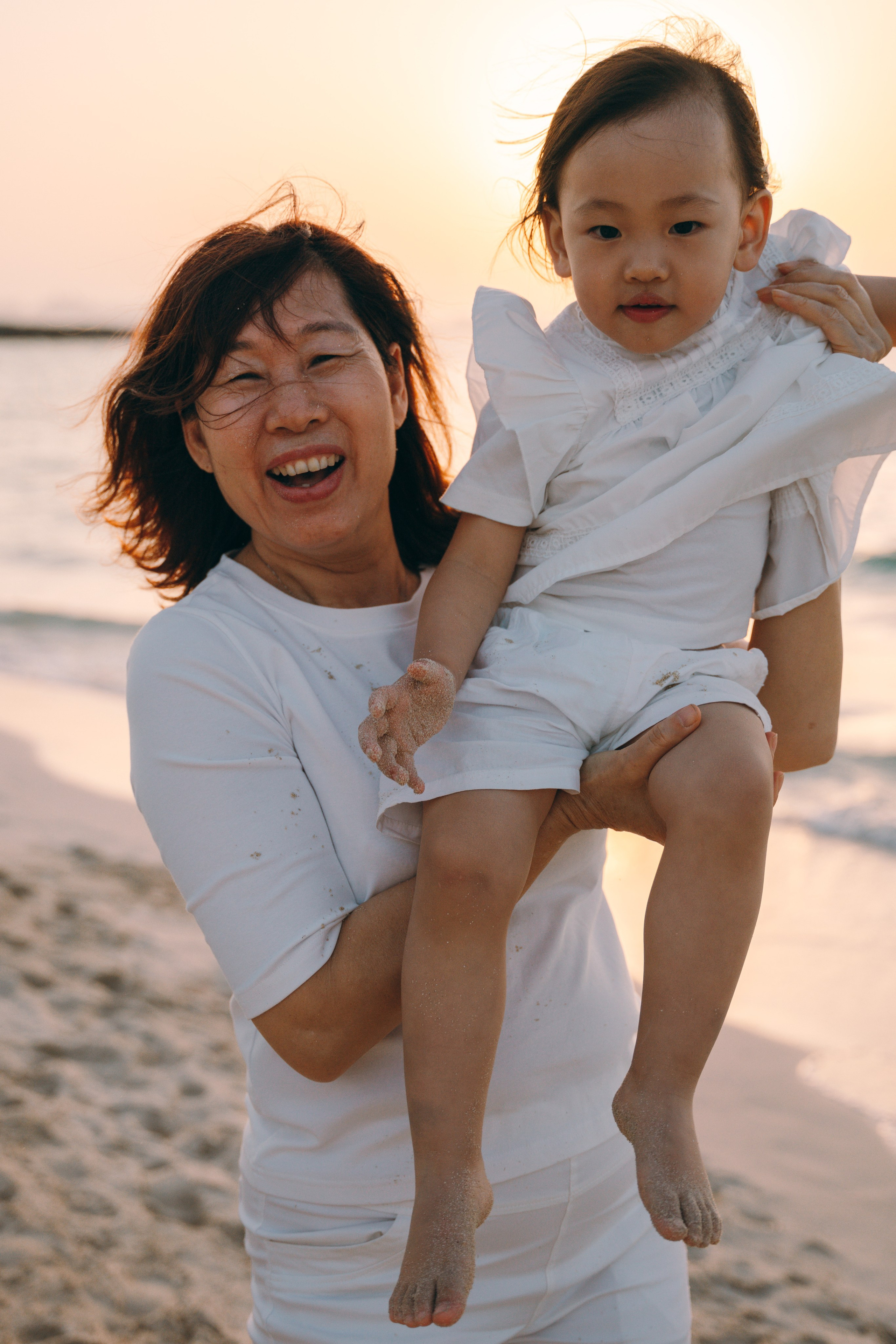 Wavy beach day. Angela Iakovleva — Family Photographer in Dubai