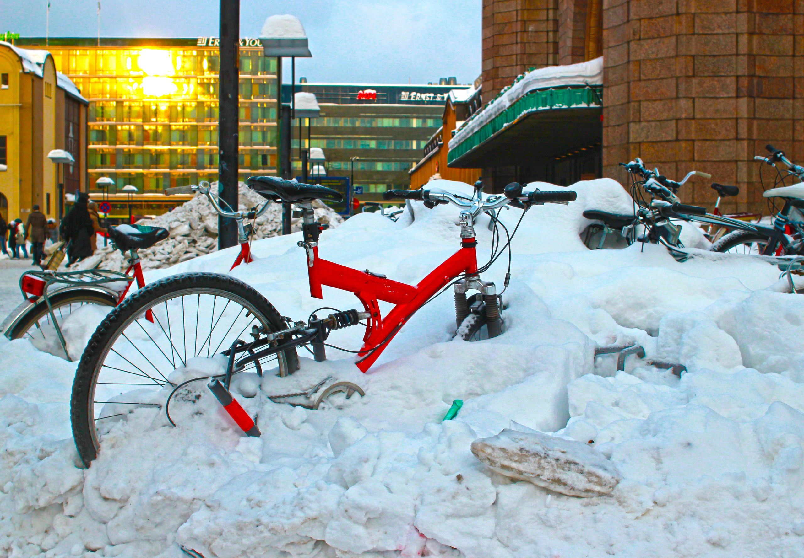 2011. Стрит-фотография, полная абсурда, идиотизма и красоты