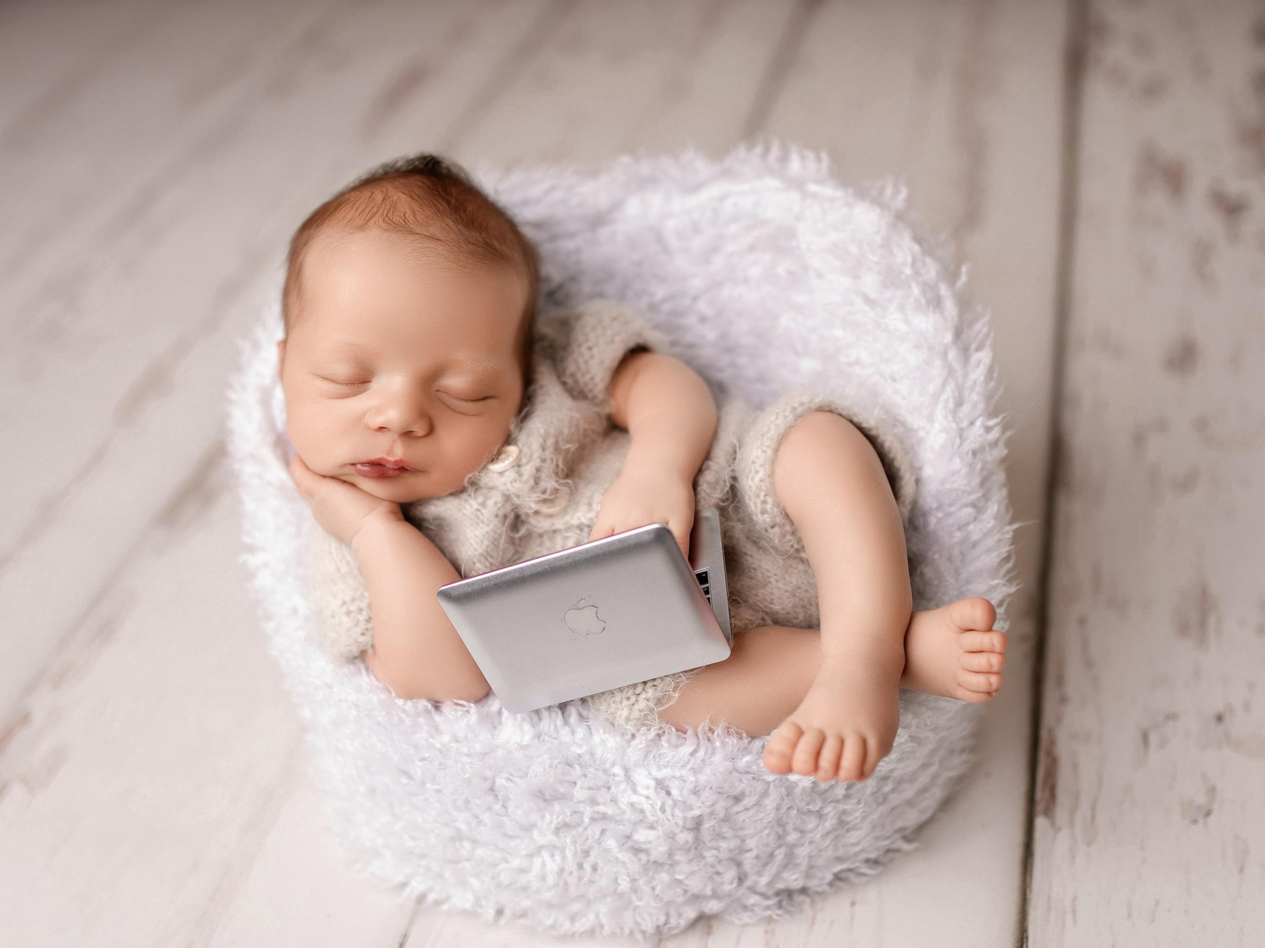 Esu Aleksandra naujagimių ir kudikių fotografė iš Vilniaus