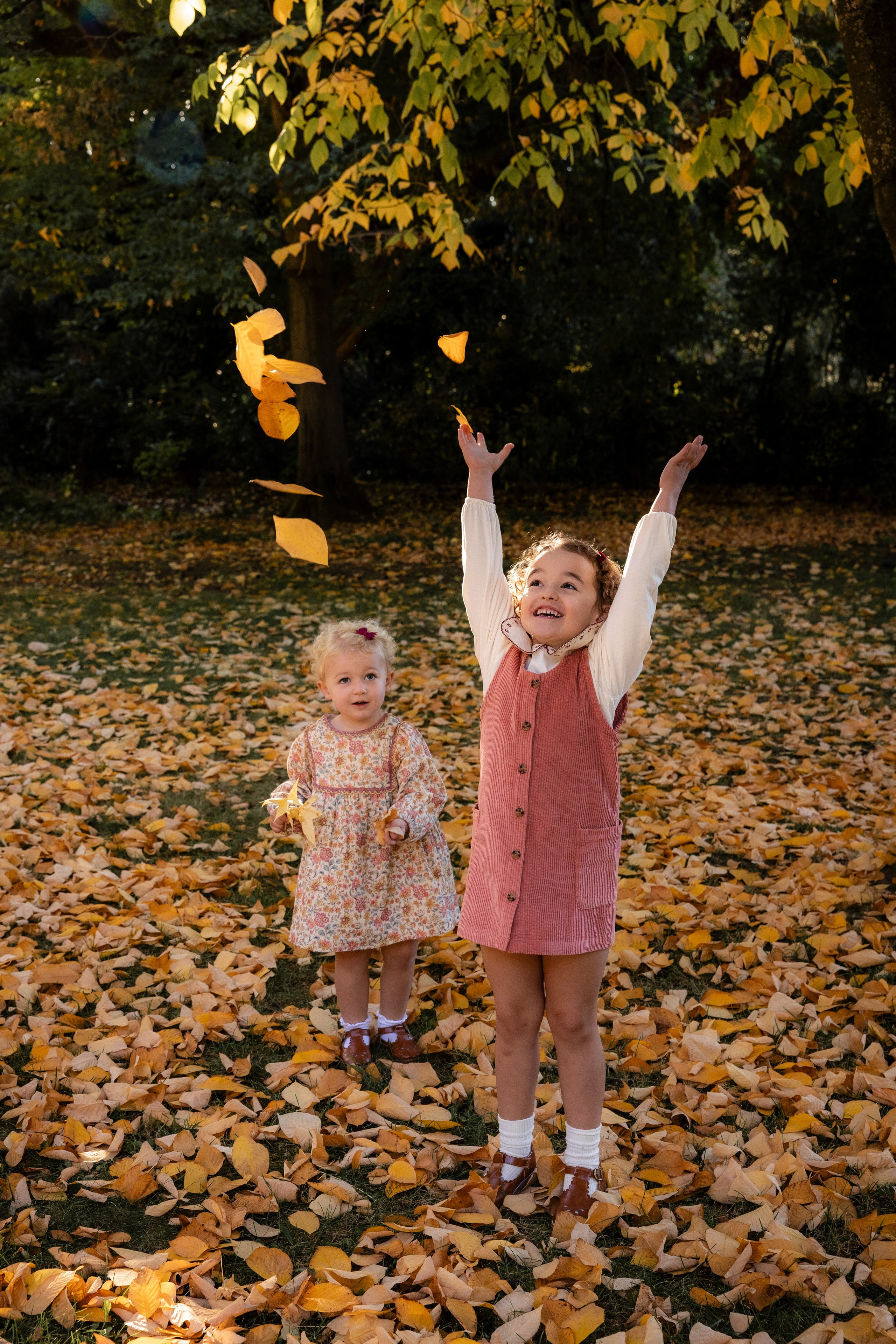 Autumn Family photoshoot in Toulouse. Jardin des Plantes. Eugénie Smirnova — your photographer in Toulouse and southwest France