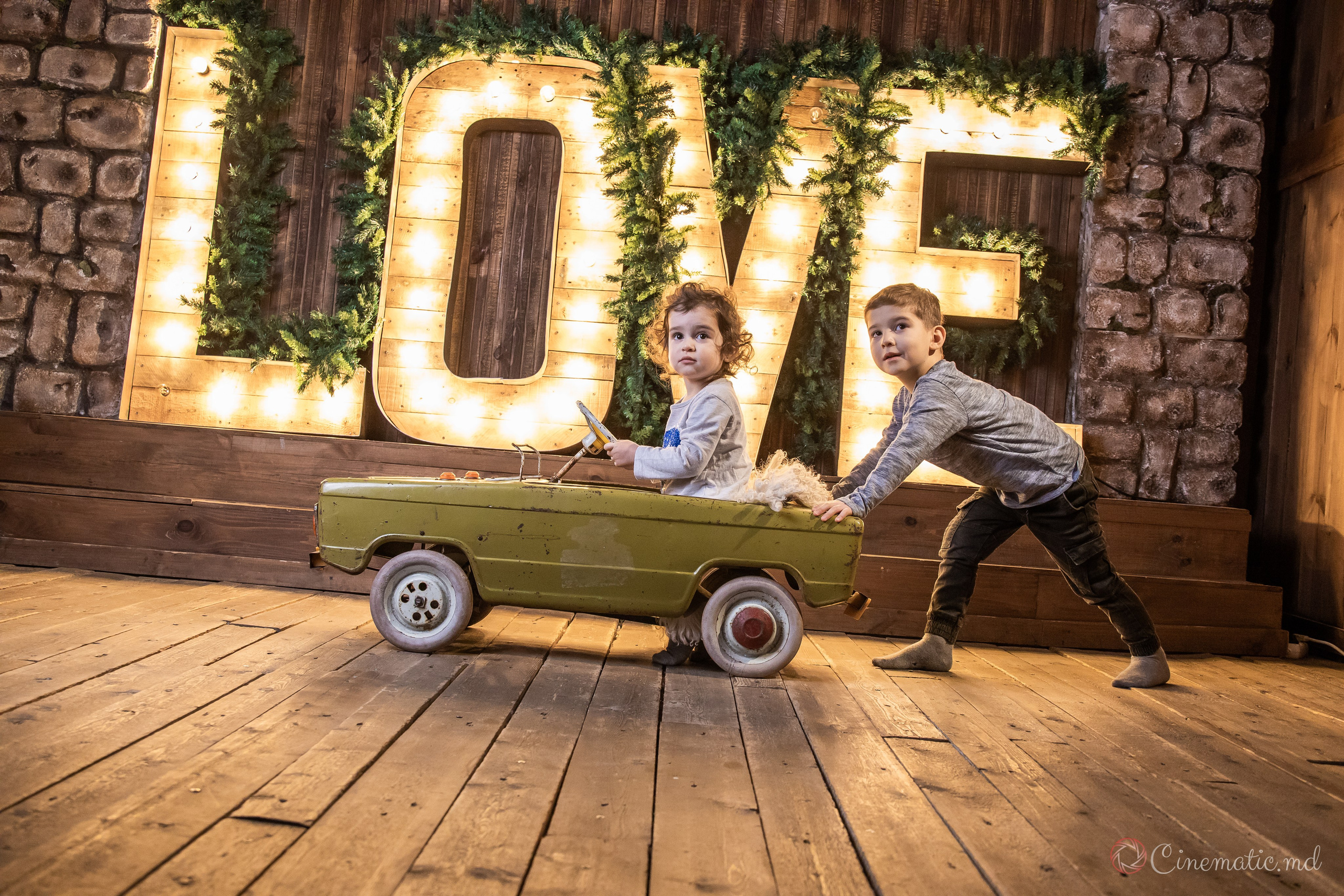 Sedinta foto de Revelion. ✔️ Фото Видео на свадьбы и крестины Молдова — Cinematic.md