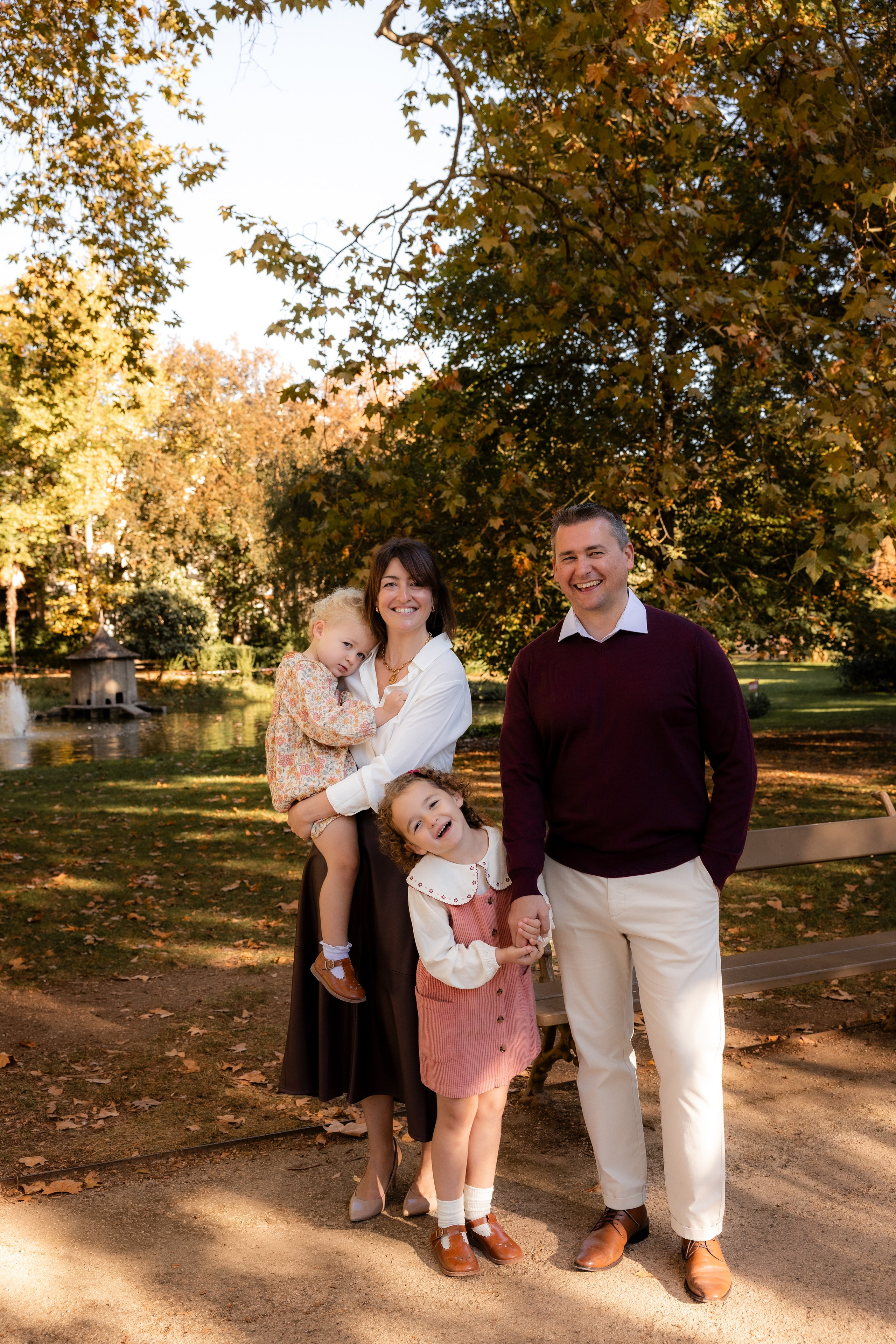 Autumn Family photoshoot in Toulouse. Jardin des Plantes. Eugénie Smirnova — your photographer in Toulouse and southwest France