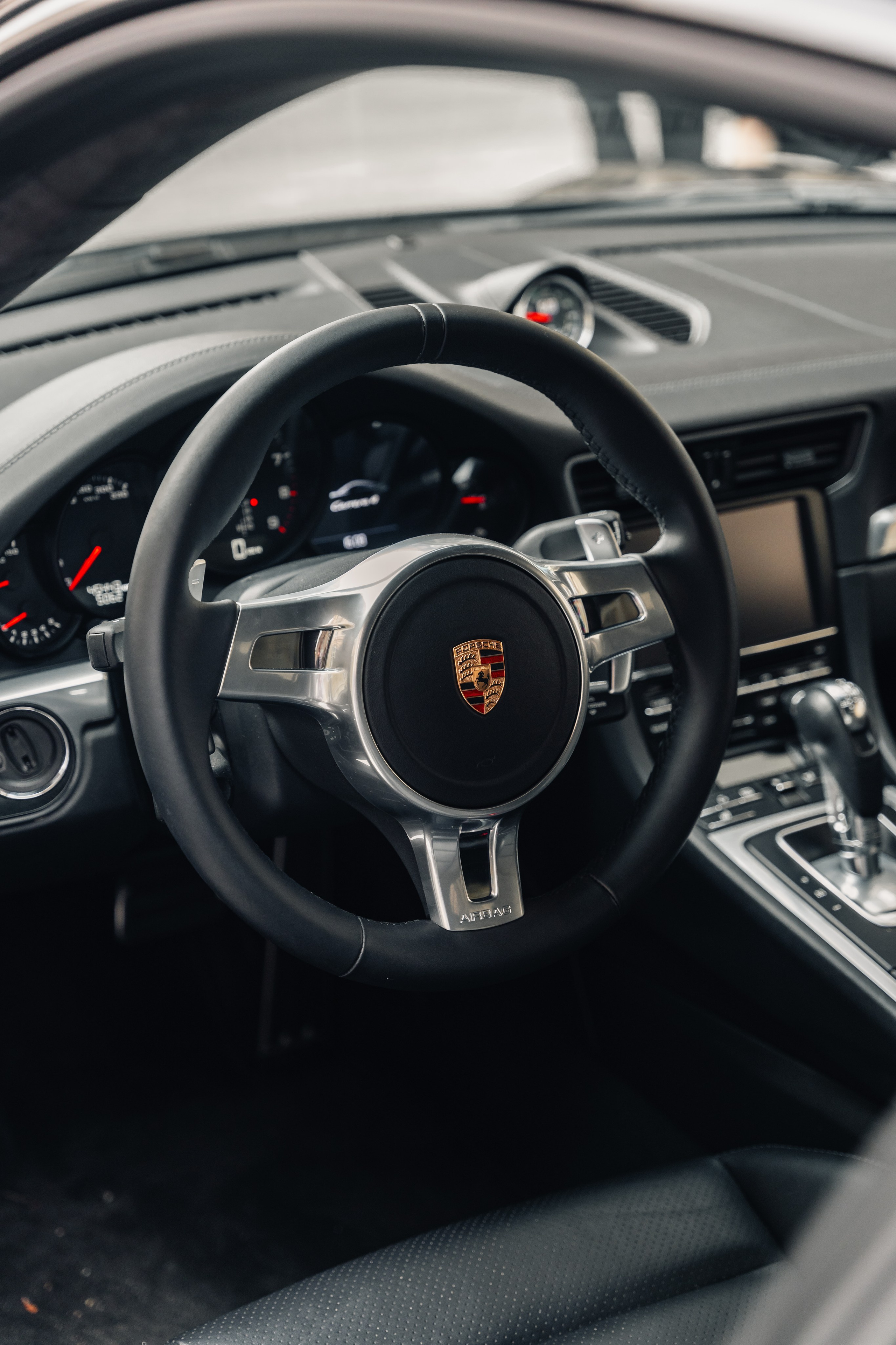 Porsche 991 Carrera 4. Photographer in Paris — Vitalii Motruk