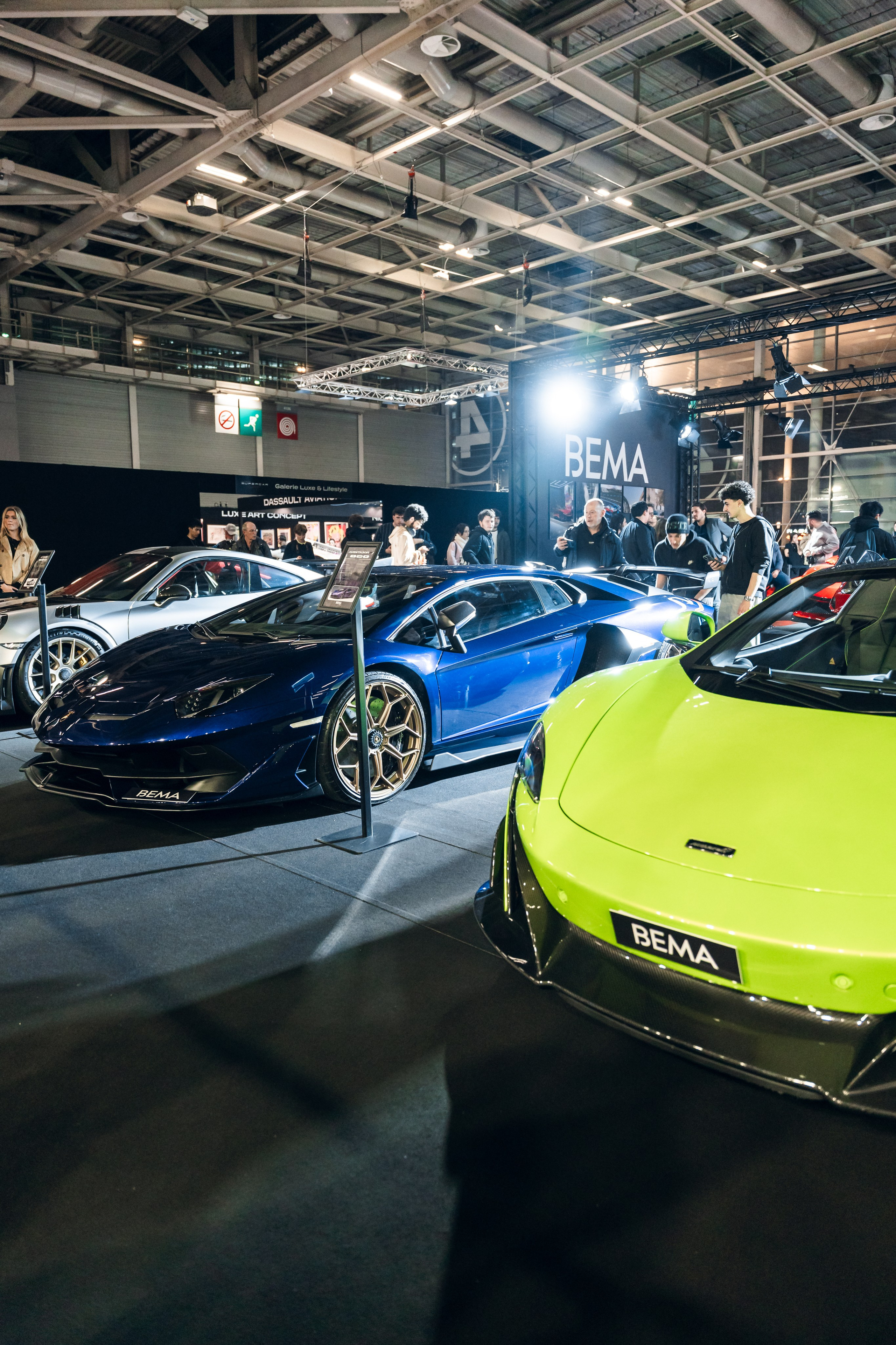 Retromobile 2026. Photographe de voitures à Paris — Vitalii Motruk