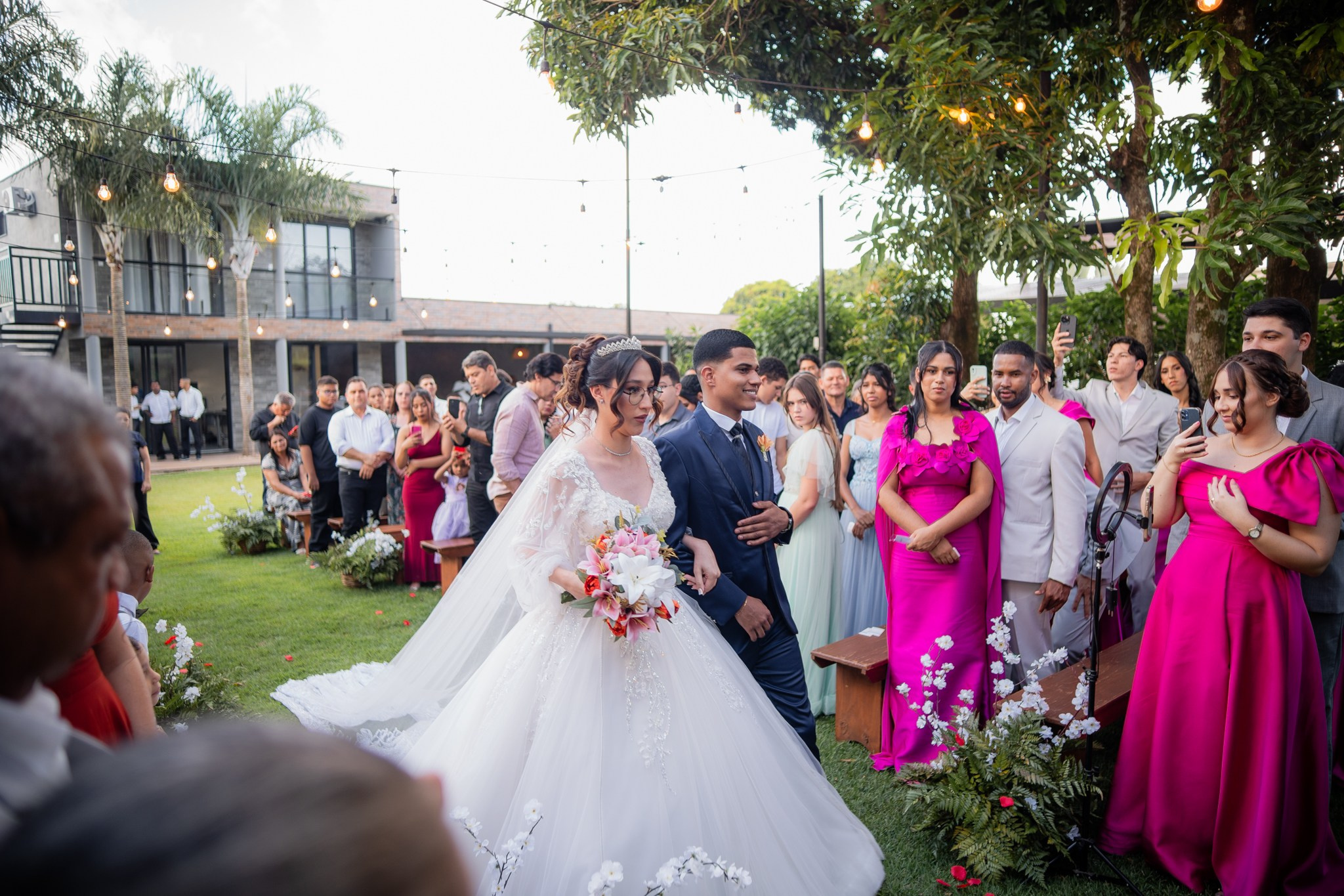 Larissa & Vinicius — Espaço Faveral / Aararaquara. Robson Colaço