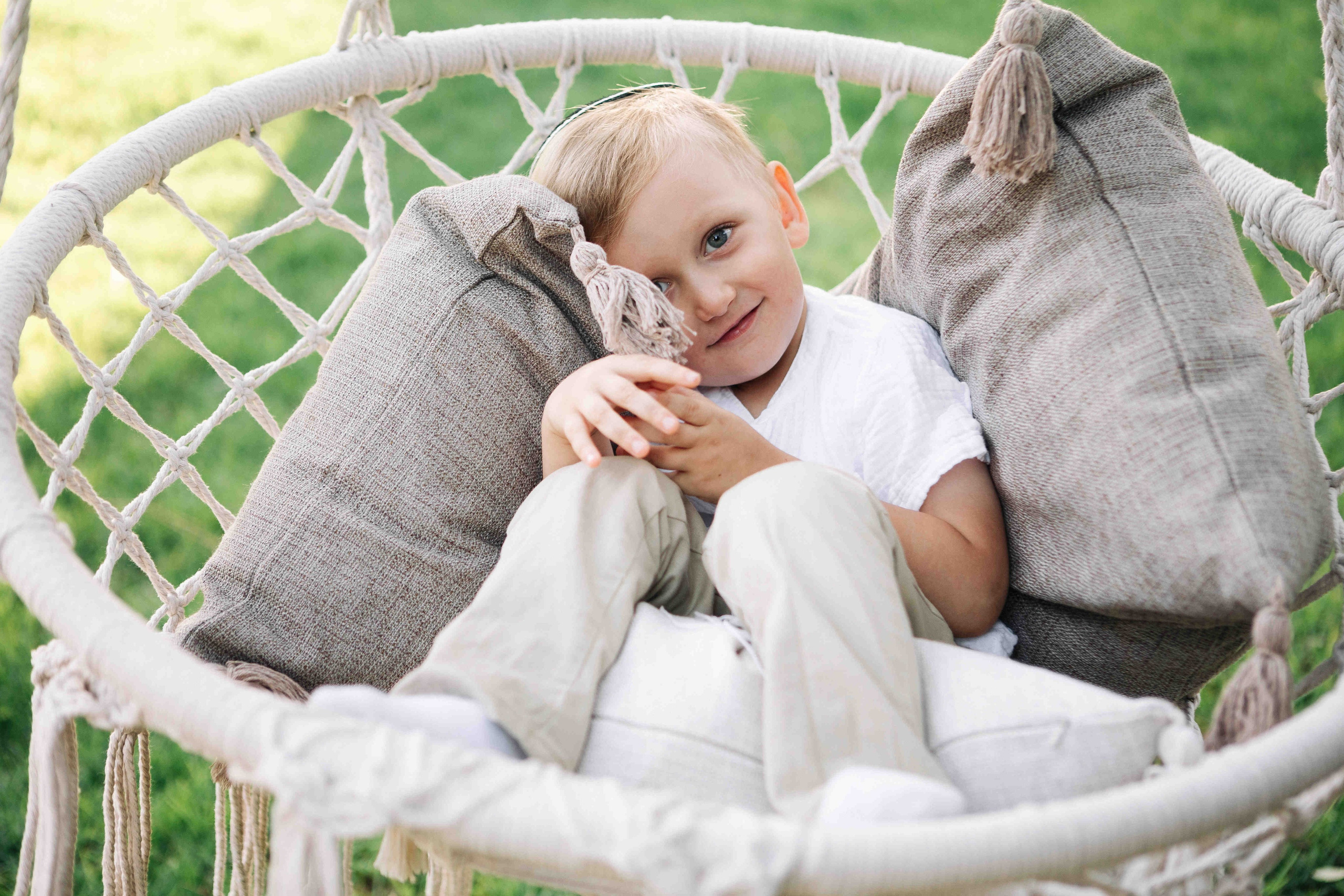 COZY PHOTO SESSION WITH A SWING. Https://shi-photo.com/