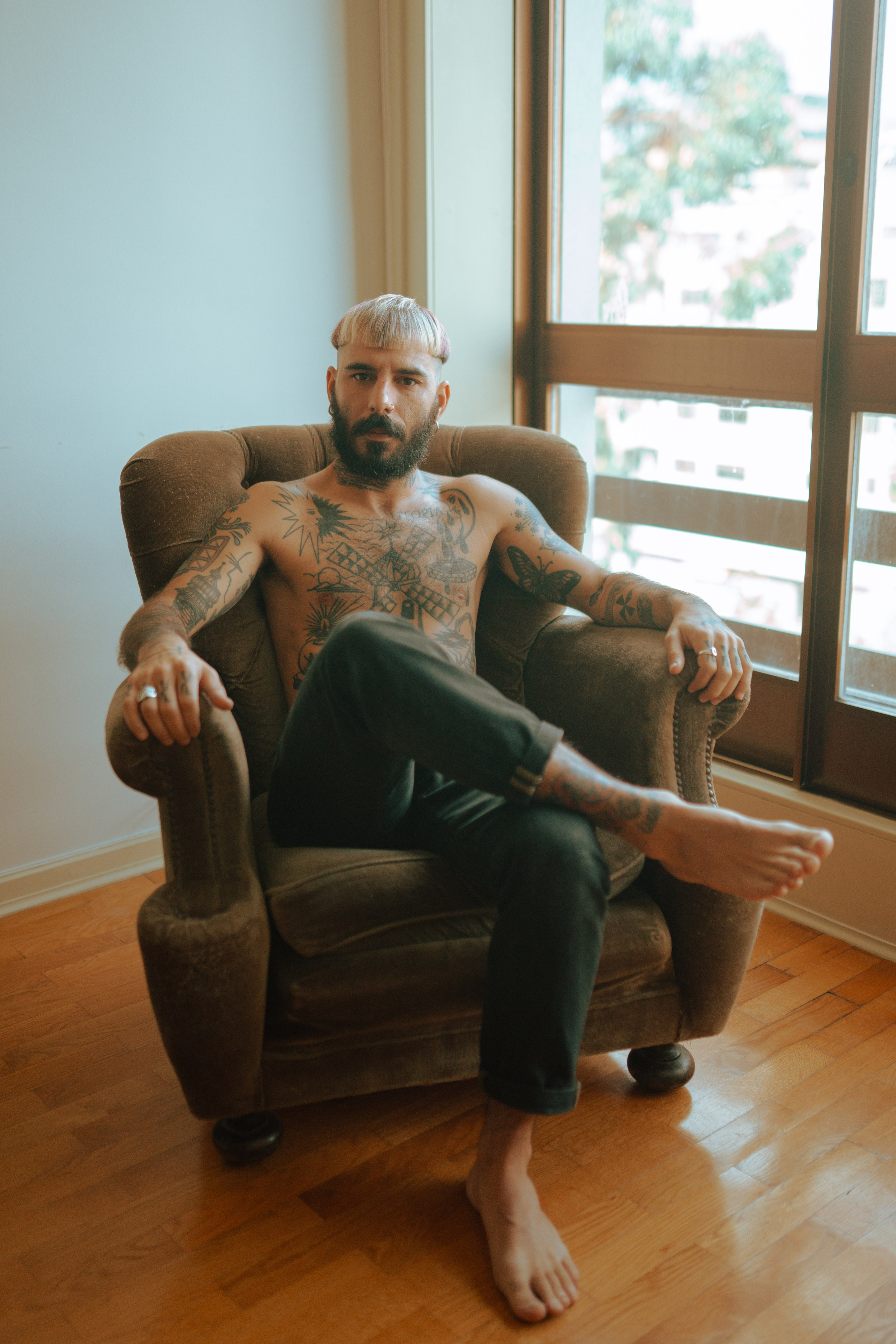 Dani & Rui at their apartment. Maria Sher. Professional photographer from Porto, Portugal